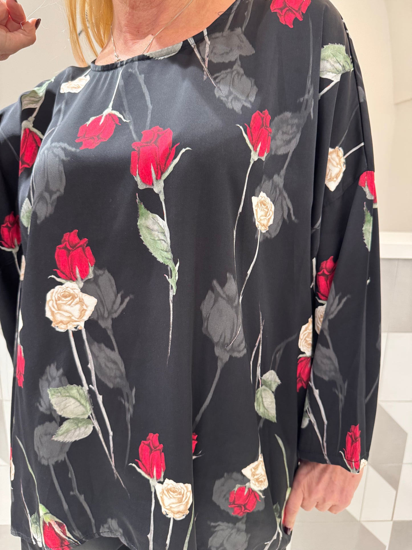 Palaidinė su rožėmis (p899)