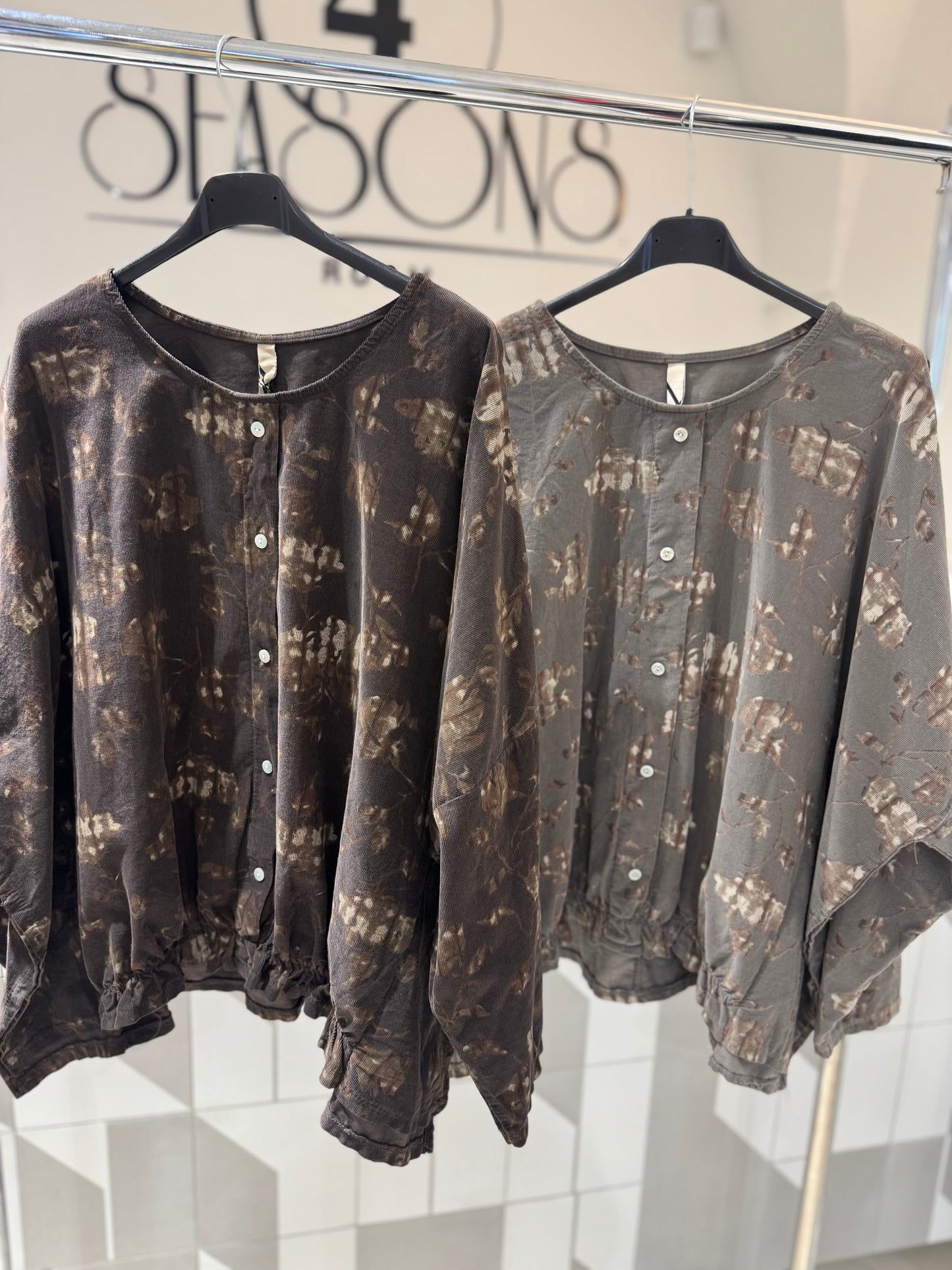 Smulkaus velvetinio audinio palaidinė (P838)