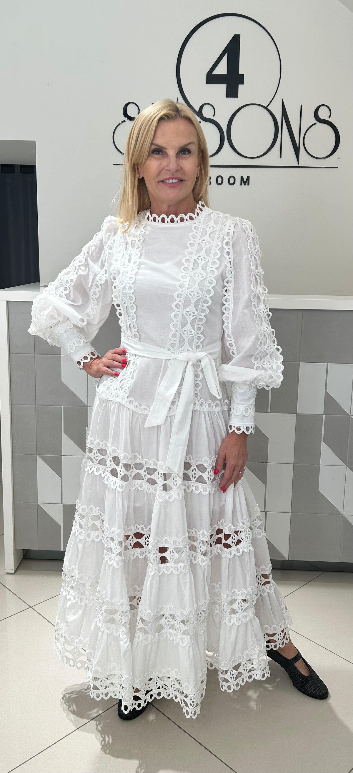 Suknelė nėriniuota (S427)