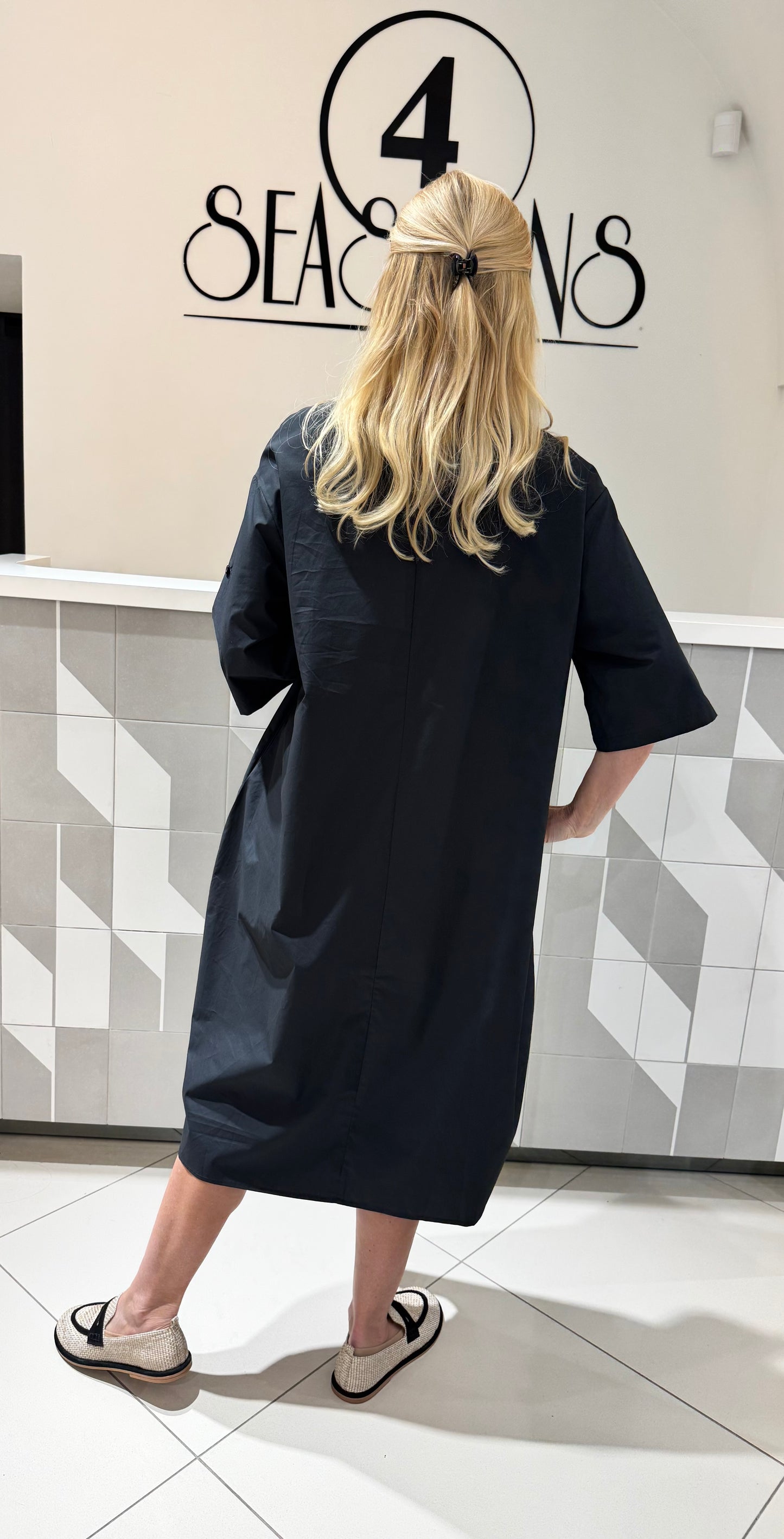 Suknelė su siuvinėta aplikacija (s191)