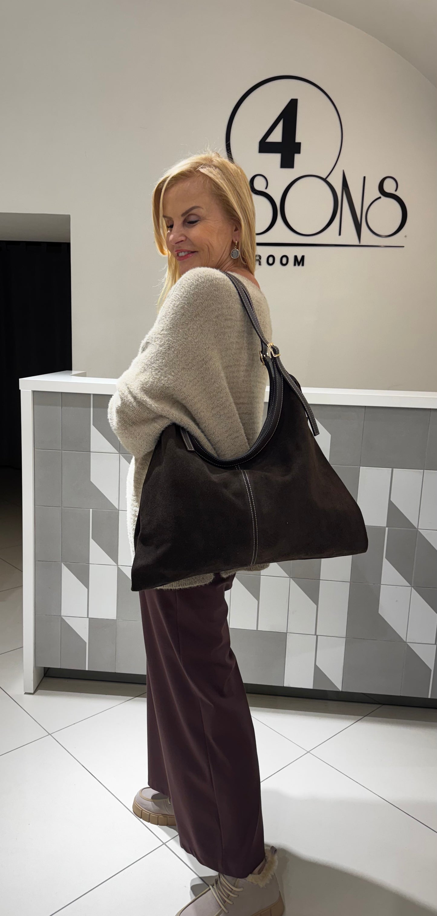 Rankinė skeltinės odos (R72)