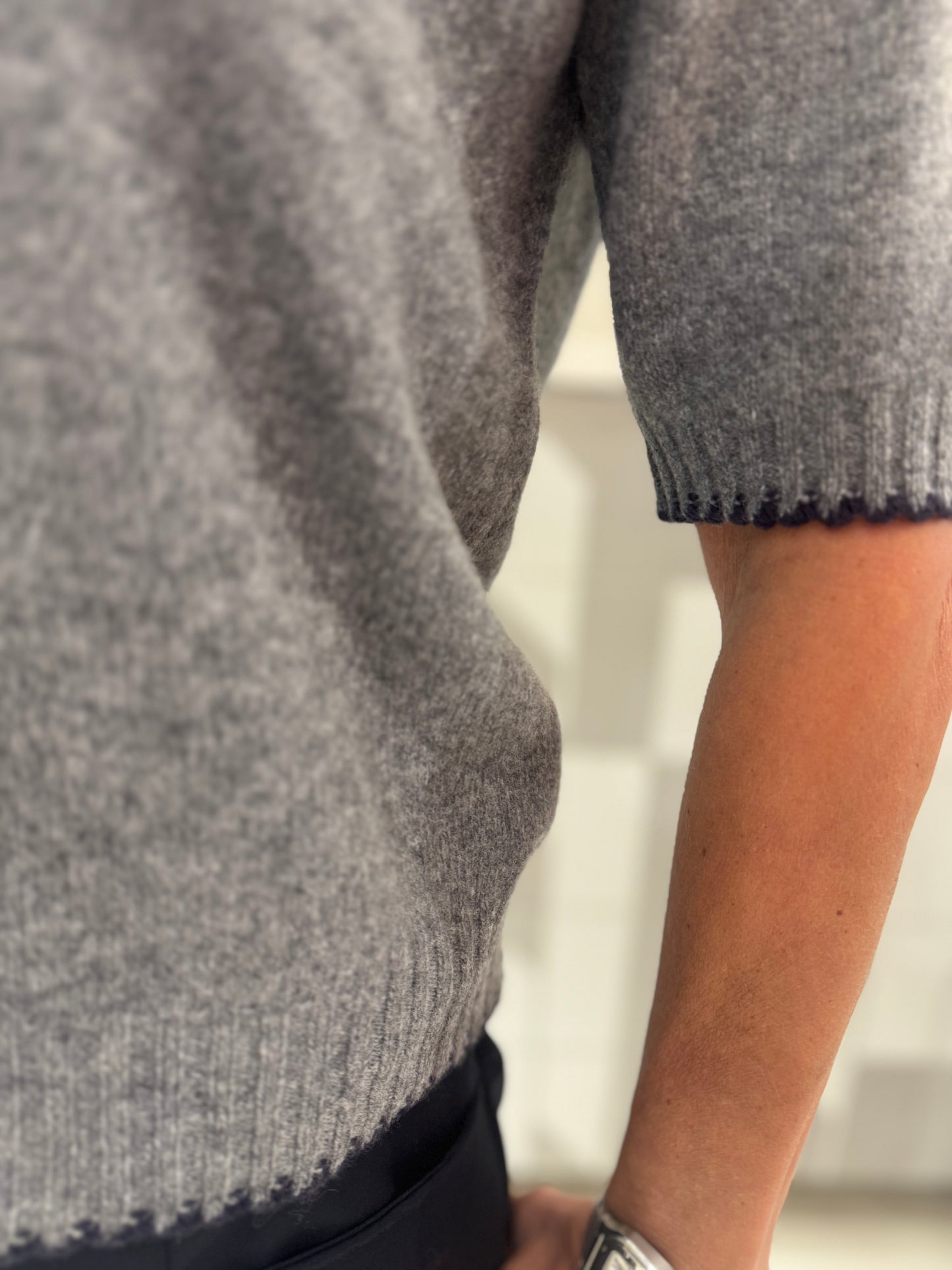 Lanos vilnos  megztukas trumpomis rankovėmis (M448)