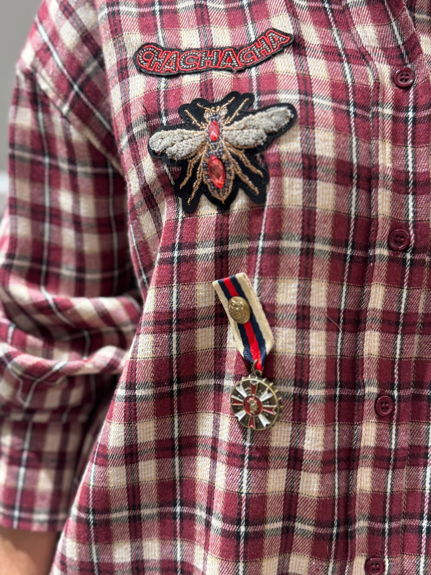 Languoti marškiniai su ženkliukais (P864)