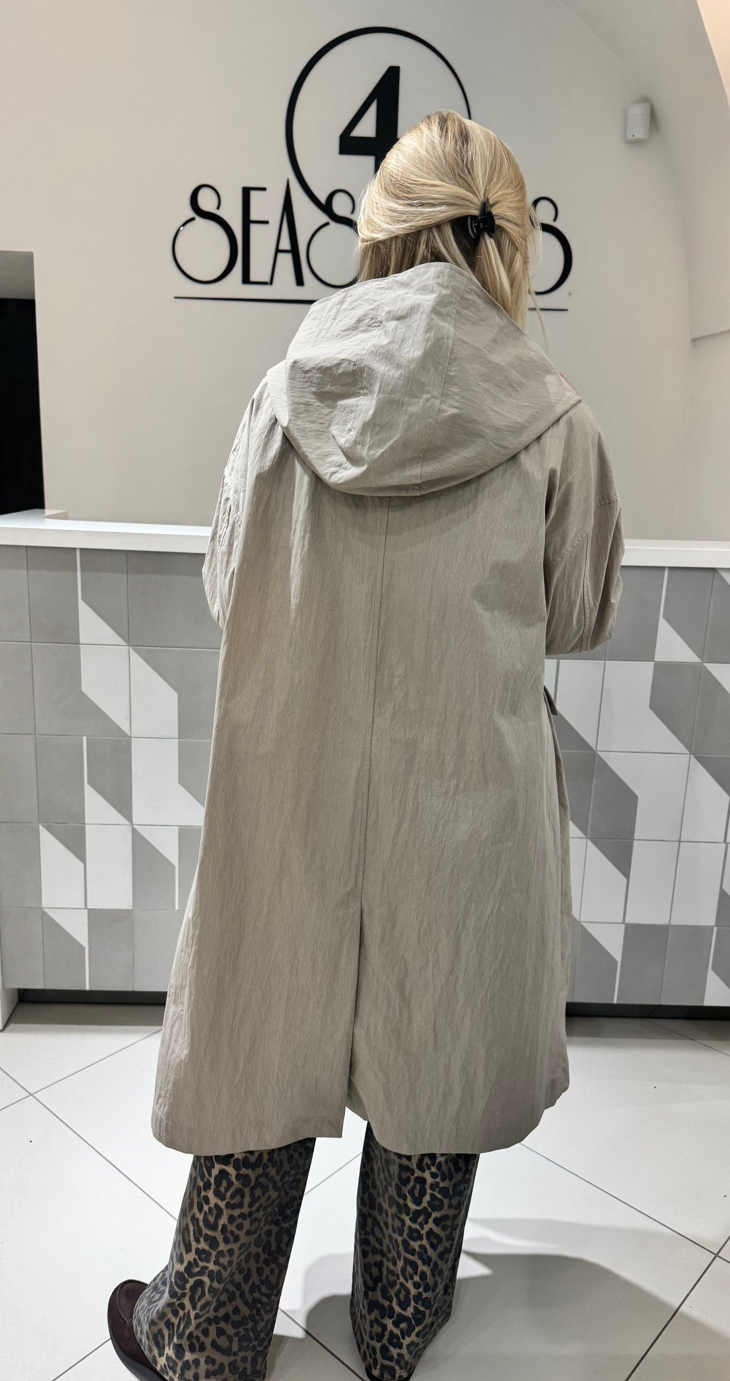 Lietpaltis su gobtuvu (Lt18)