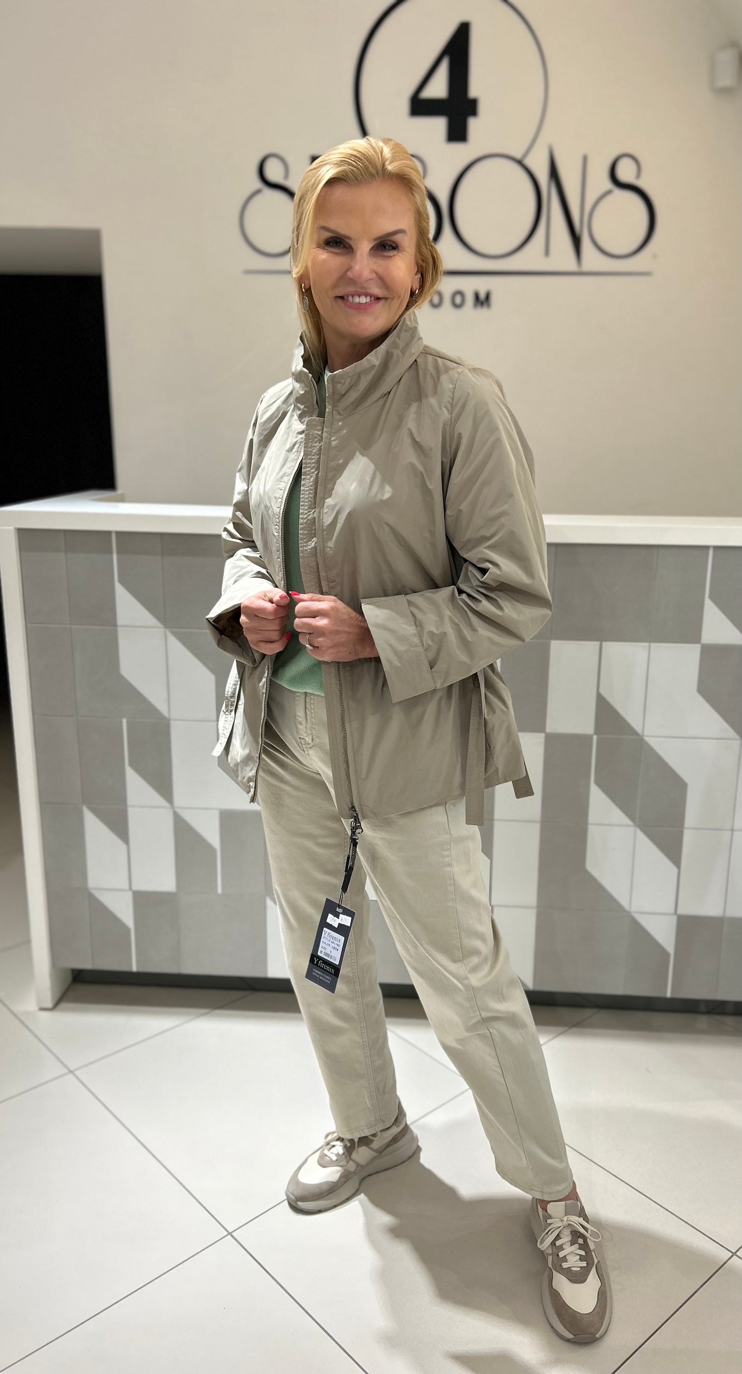 Trumpas lietpaltis su pamušalu (B232)