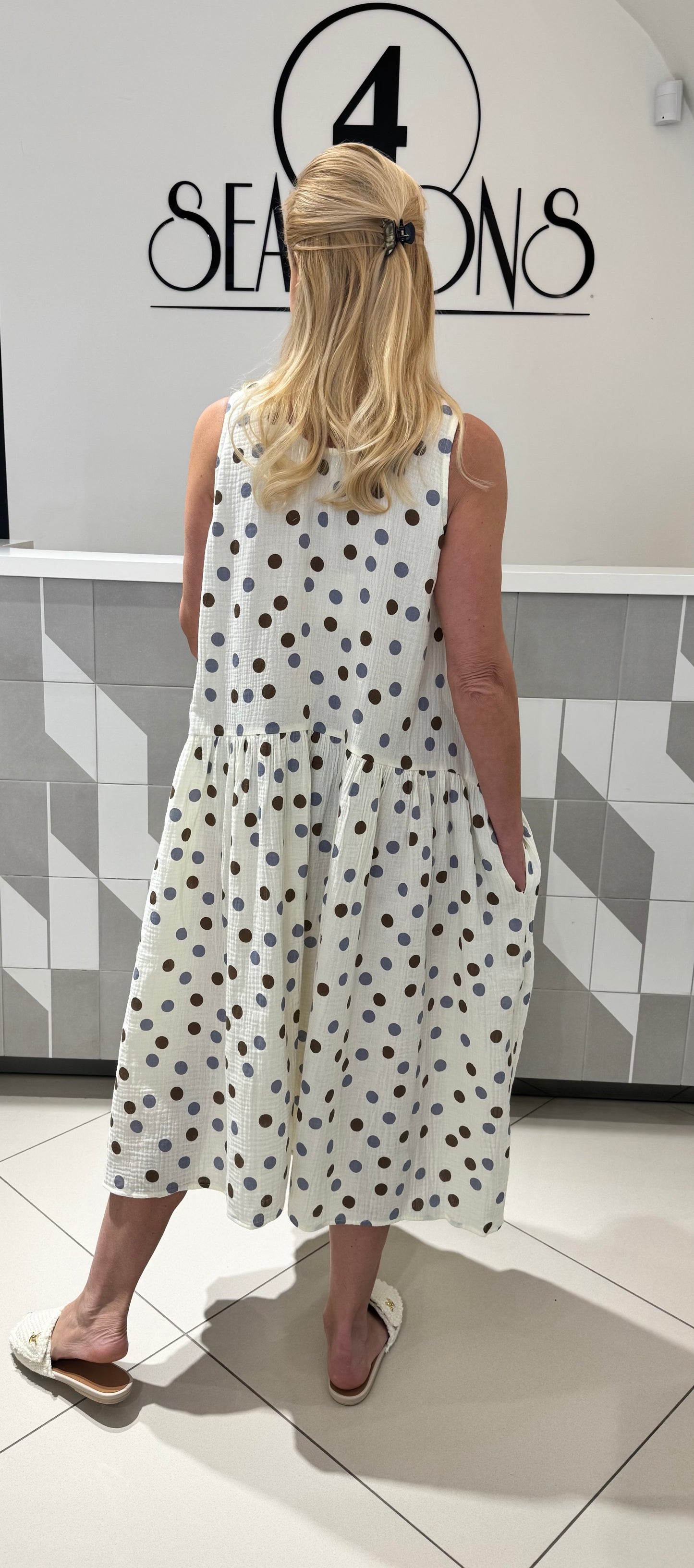 Suknelė su žirniais S232)