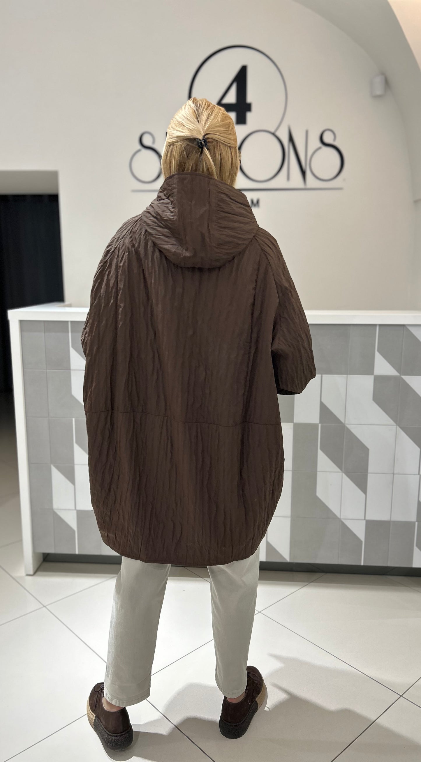 Pusilgė striukė (b228)