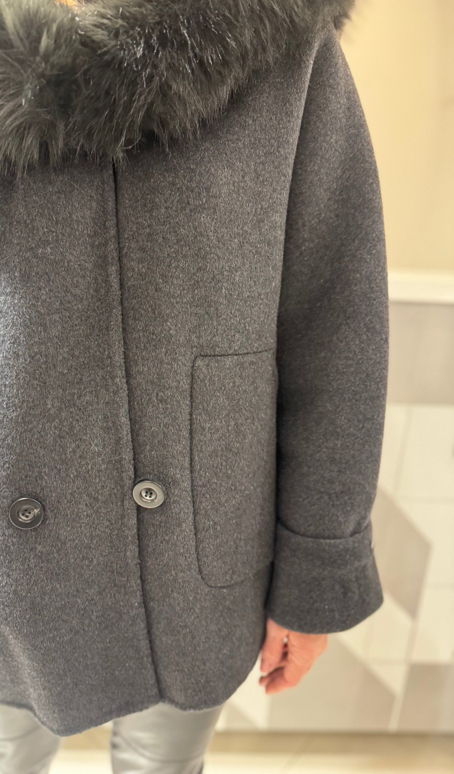 Trumpas puspaltis su kailiu (Pl79) modelis didintas