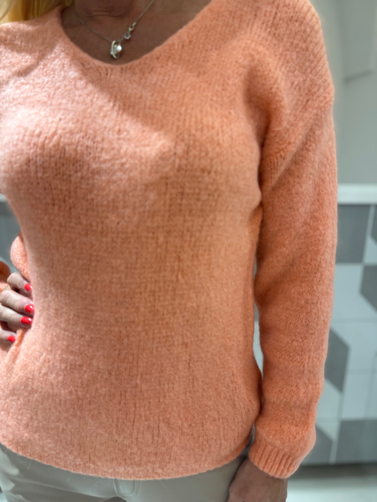 Megztinis (V iškirptė)(M413)