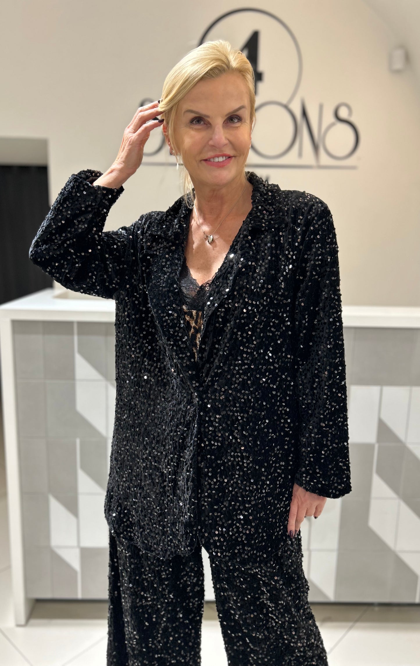 Švarkas su žvyneliais didesniam dydžiui (Sv154)