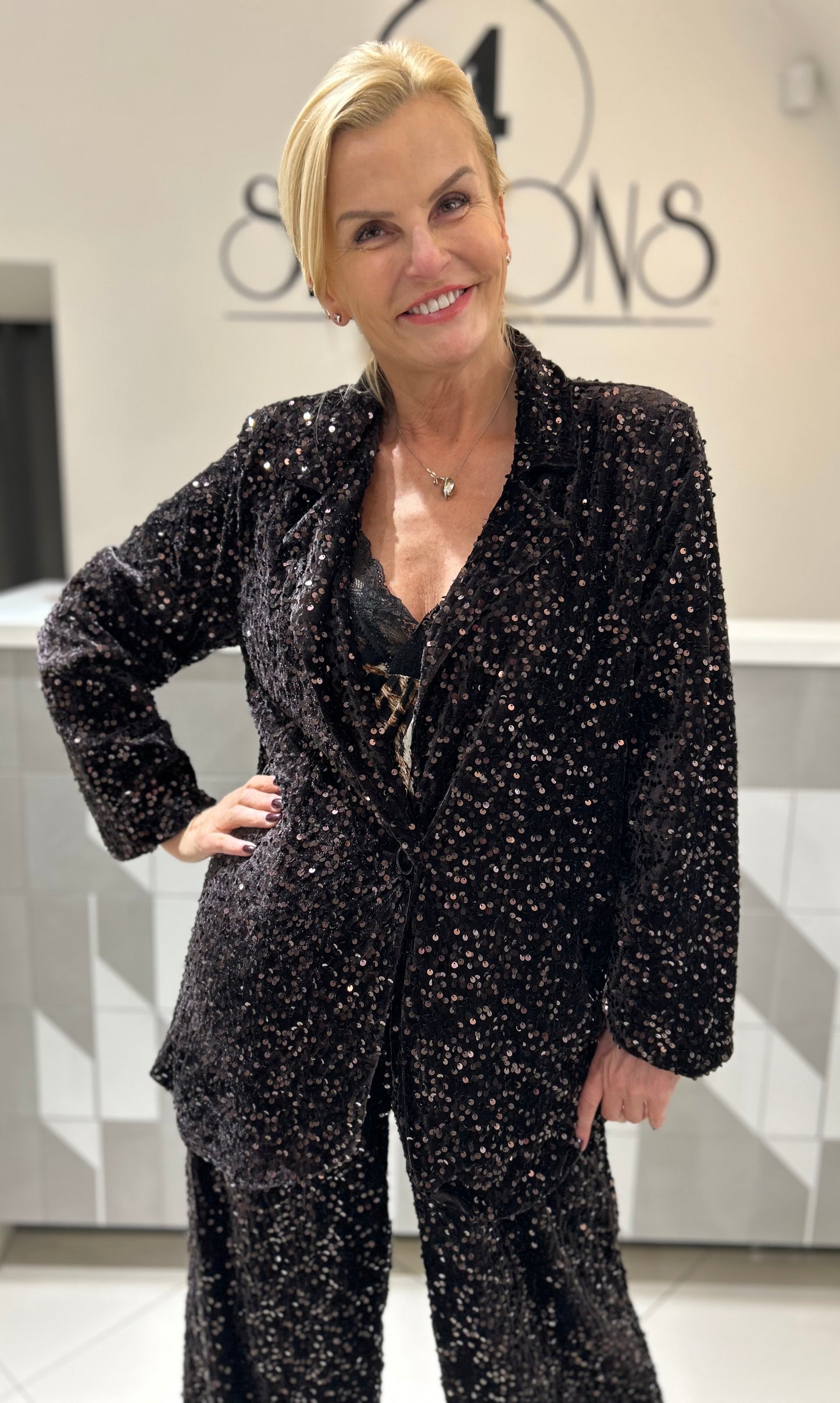 Švarkas su žvyneliais didesniam dydžiui (Sv154)