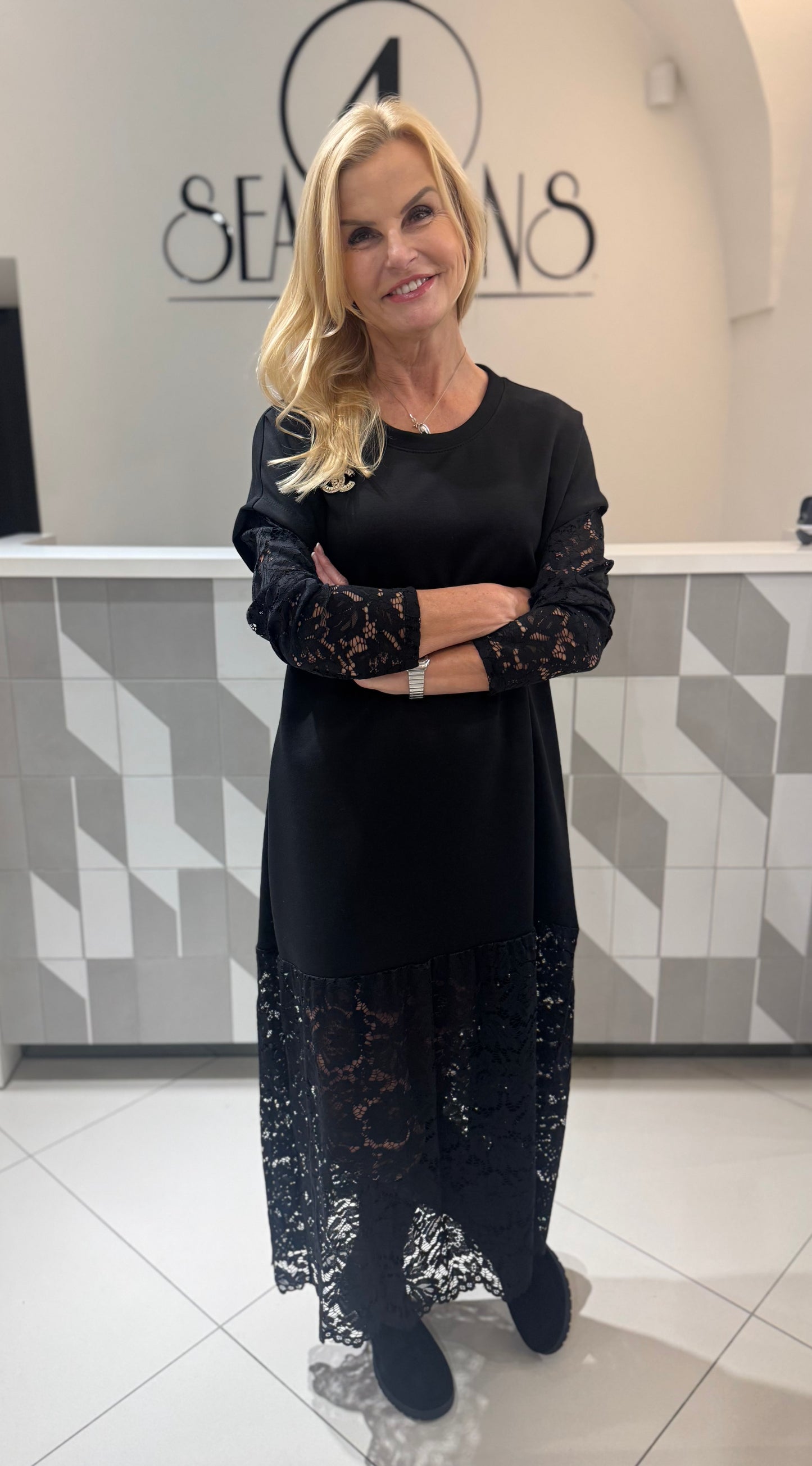 Ilga suknelė su neriniais (S169)