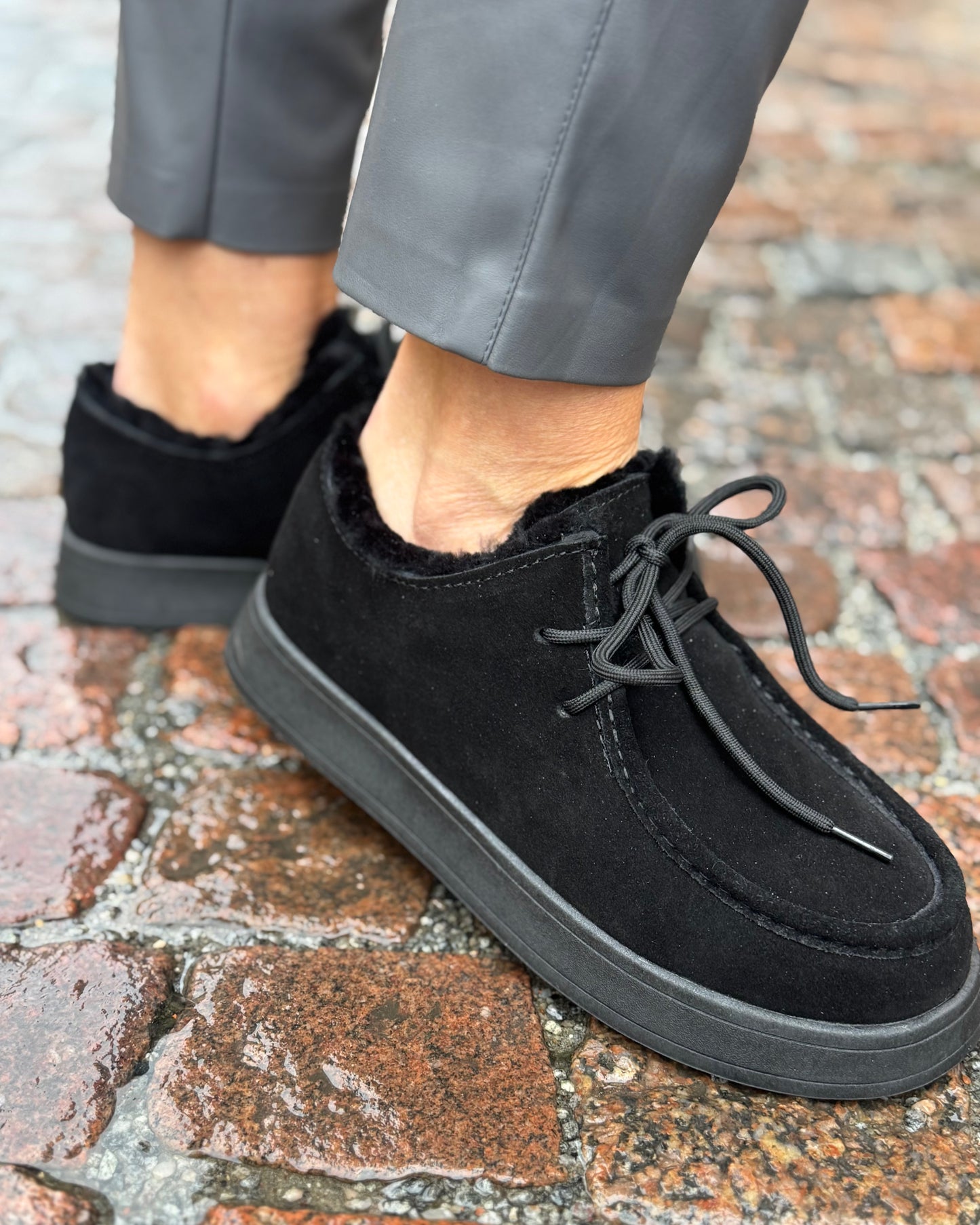 Batai su vilnos kailiu (Z33)