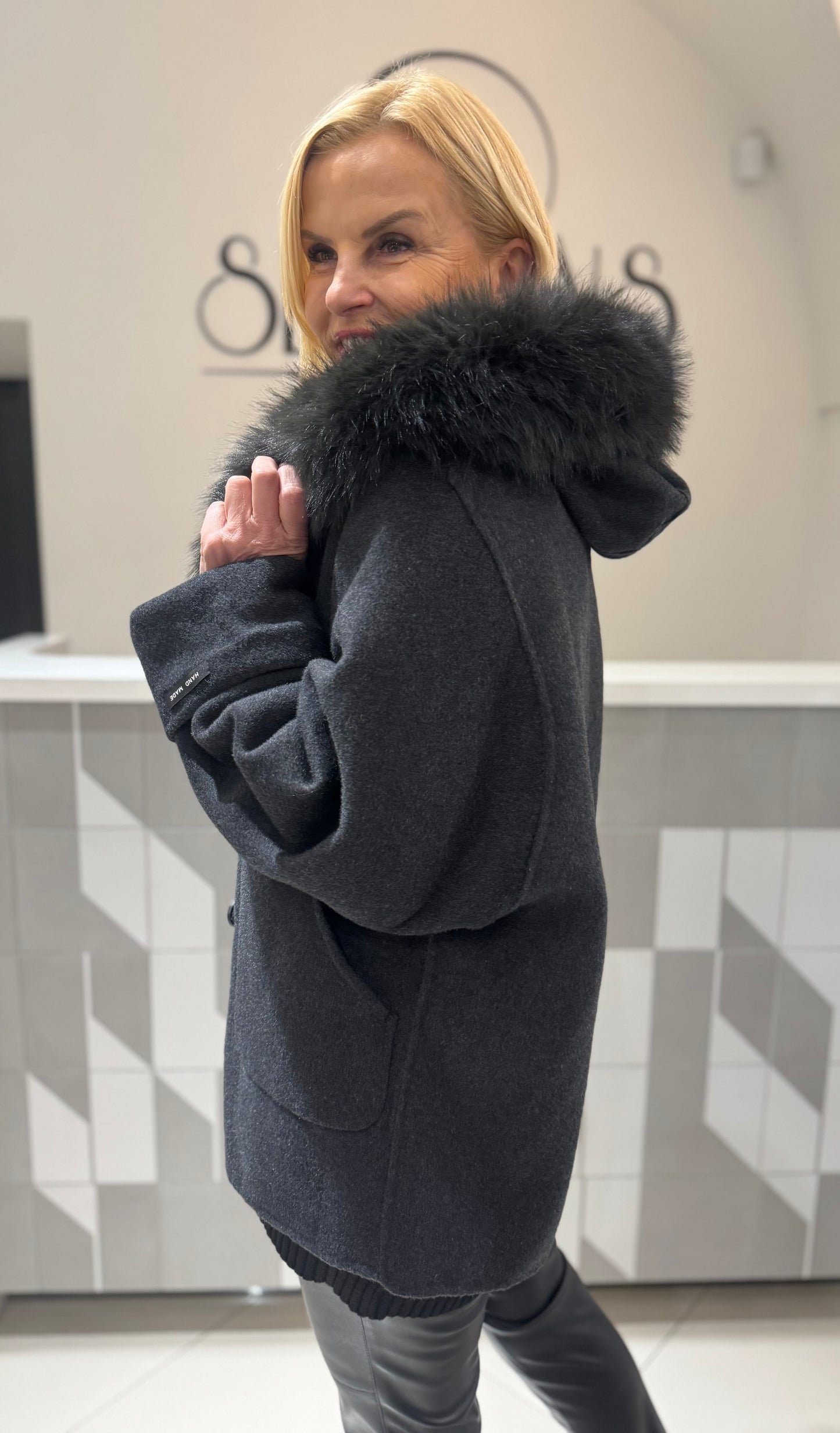 Trumpas puspaltis su kailiu (Pl79) modelis didintas