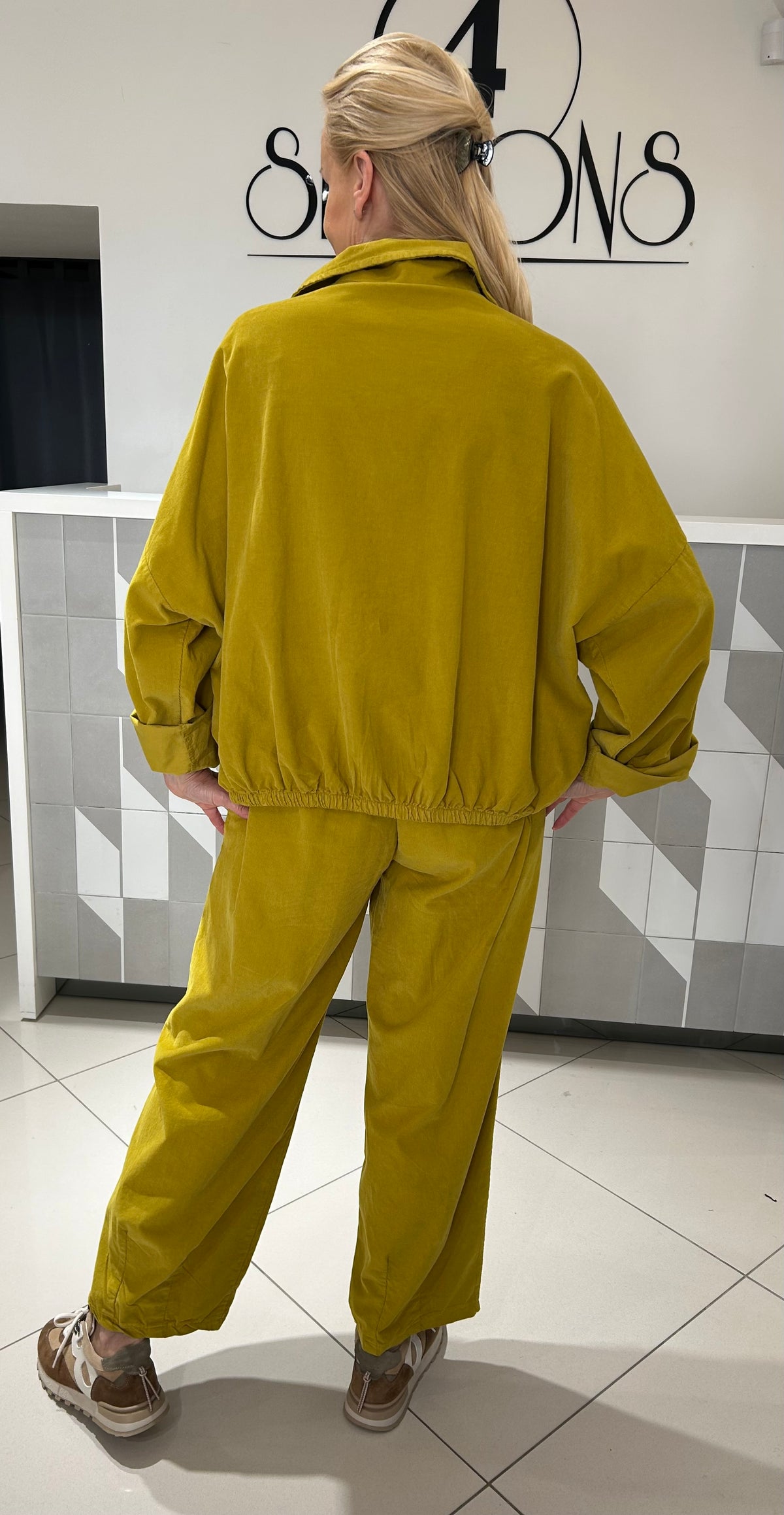 Kostiumėlis smulkaus velvetinio audinio (Ko251)