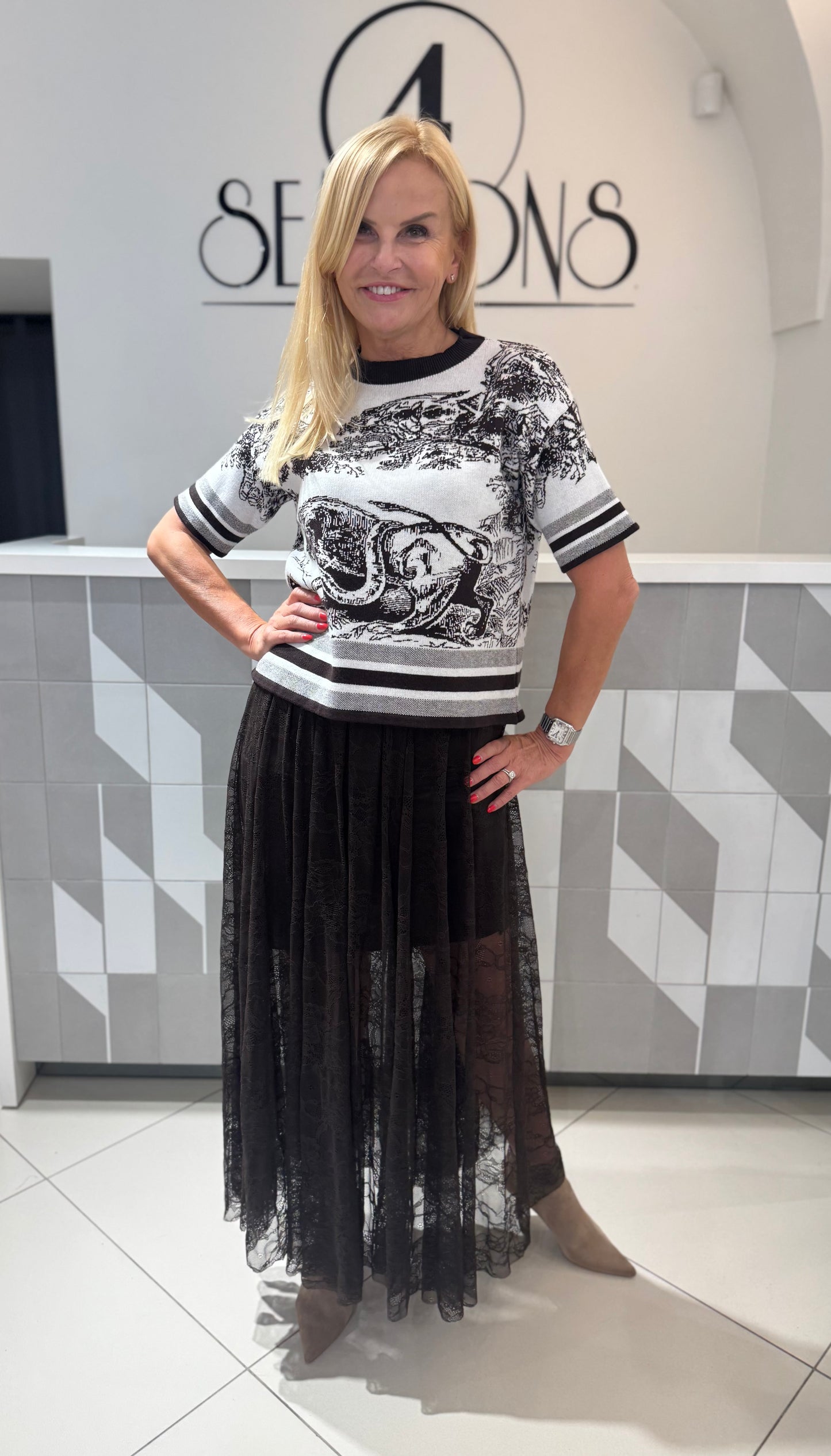 Tiulinis nėrinių sijonas (si92)