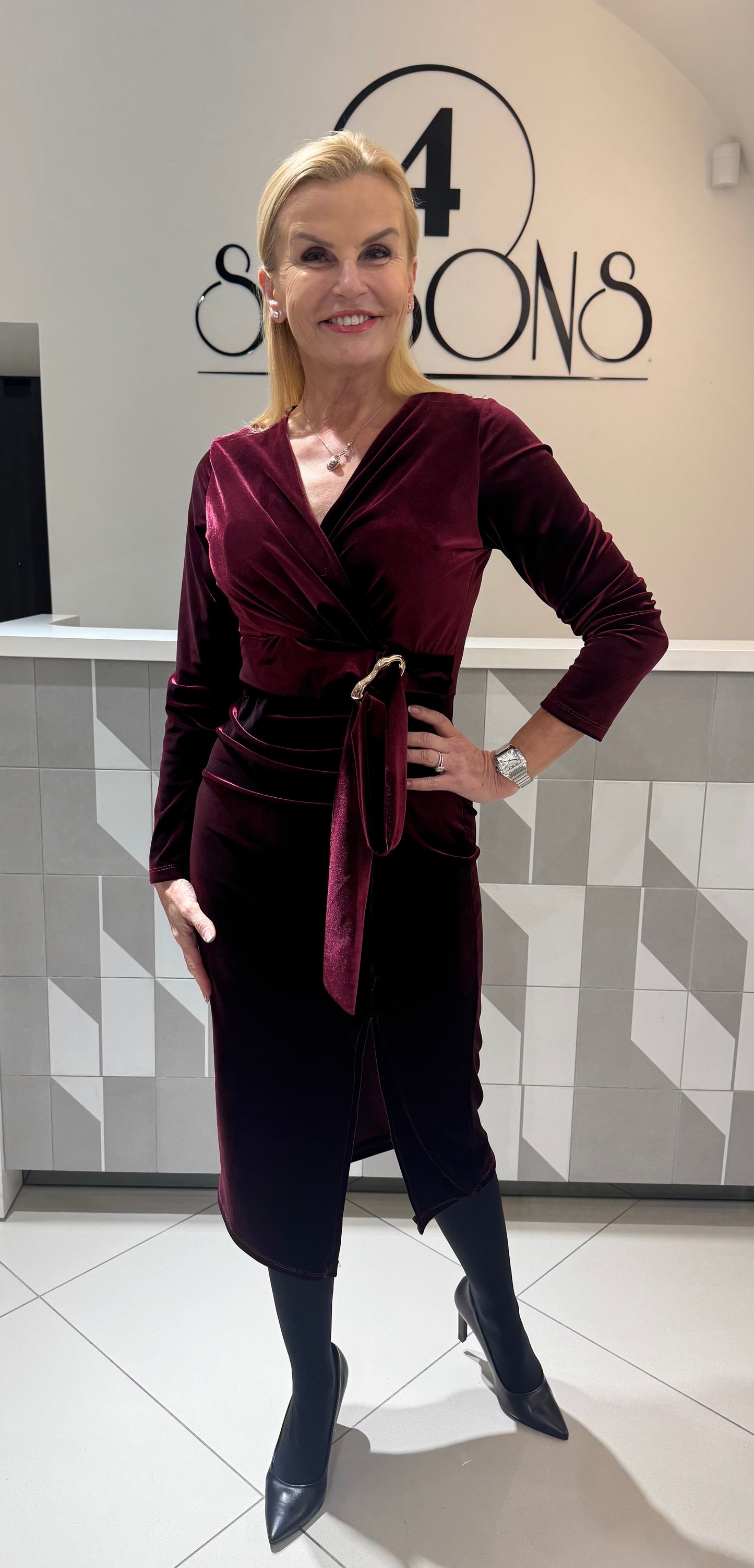 Suknelė veliūrinio audinio (S180)