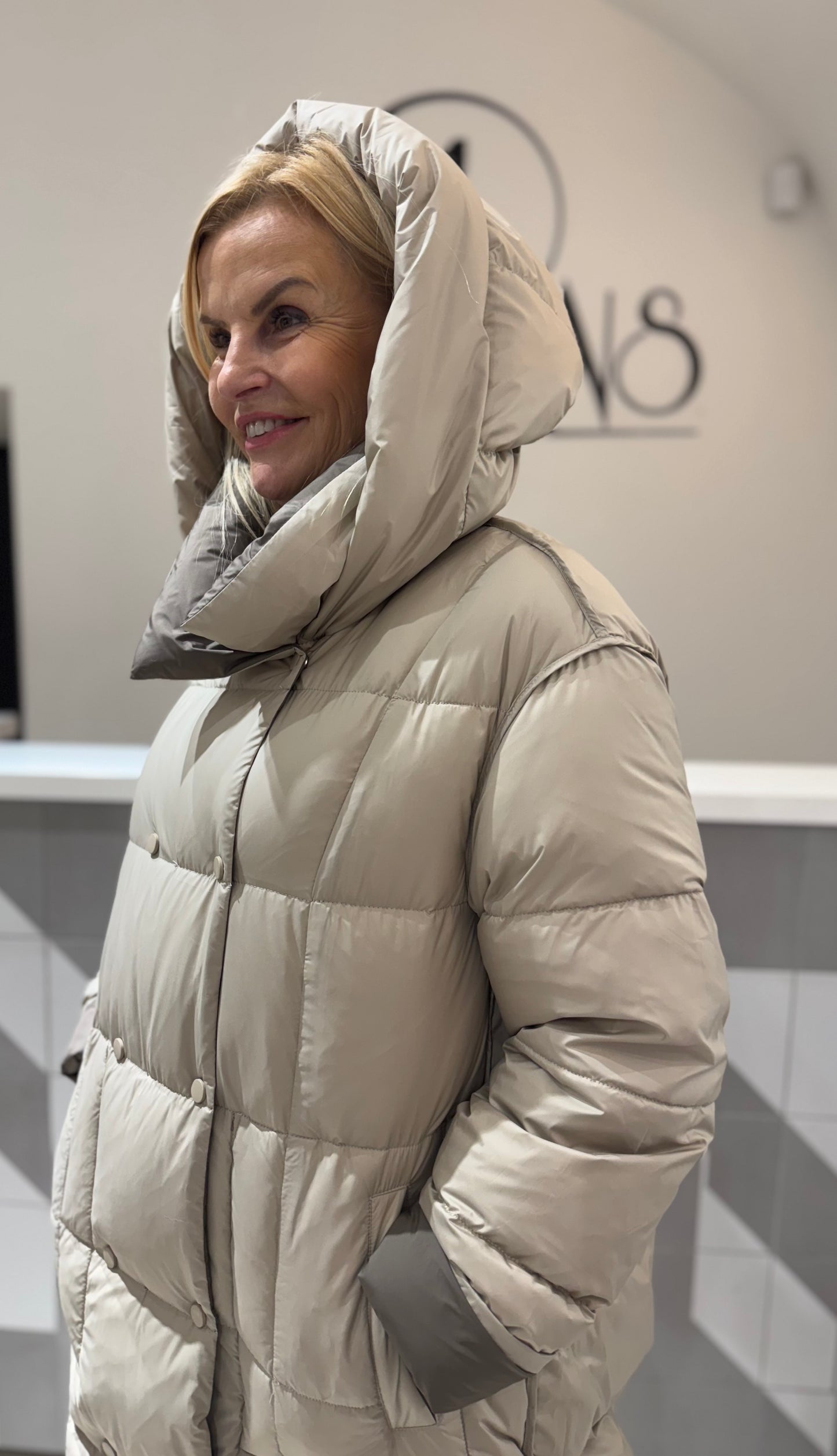 Ilga dvipuse pūkinė striukė (B214) modelis didintas