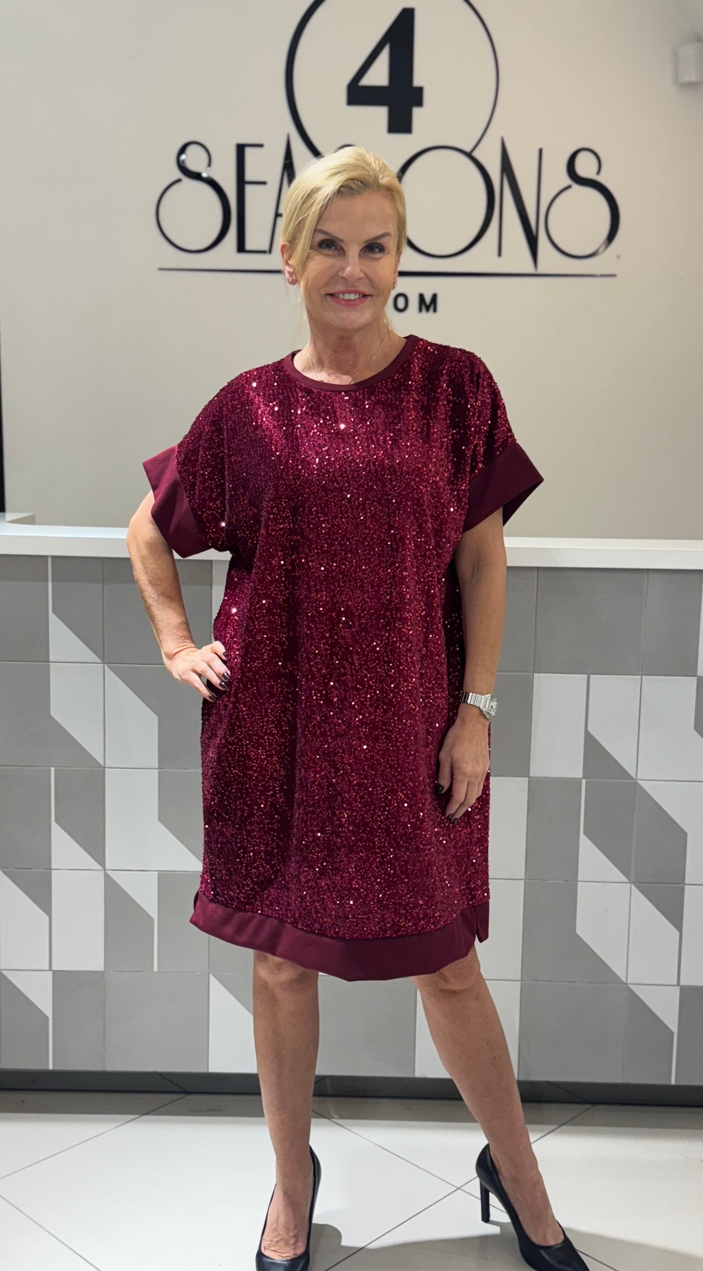 Puošni suknelė su žvyneliais (s157)