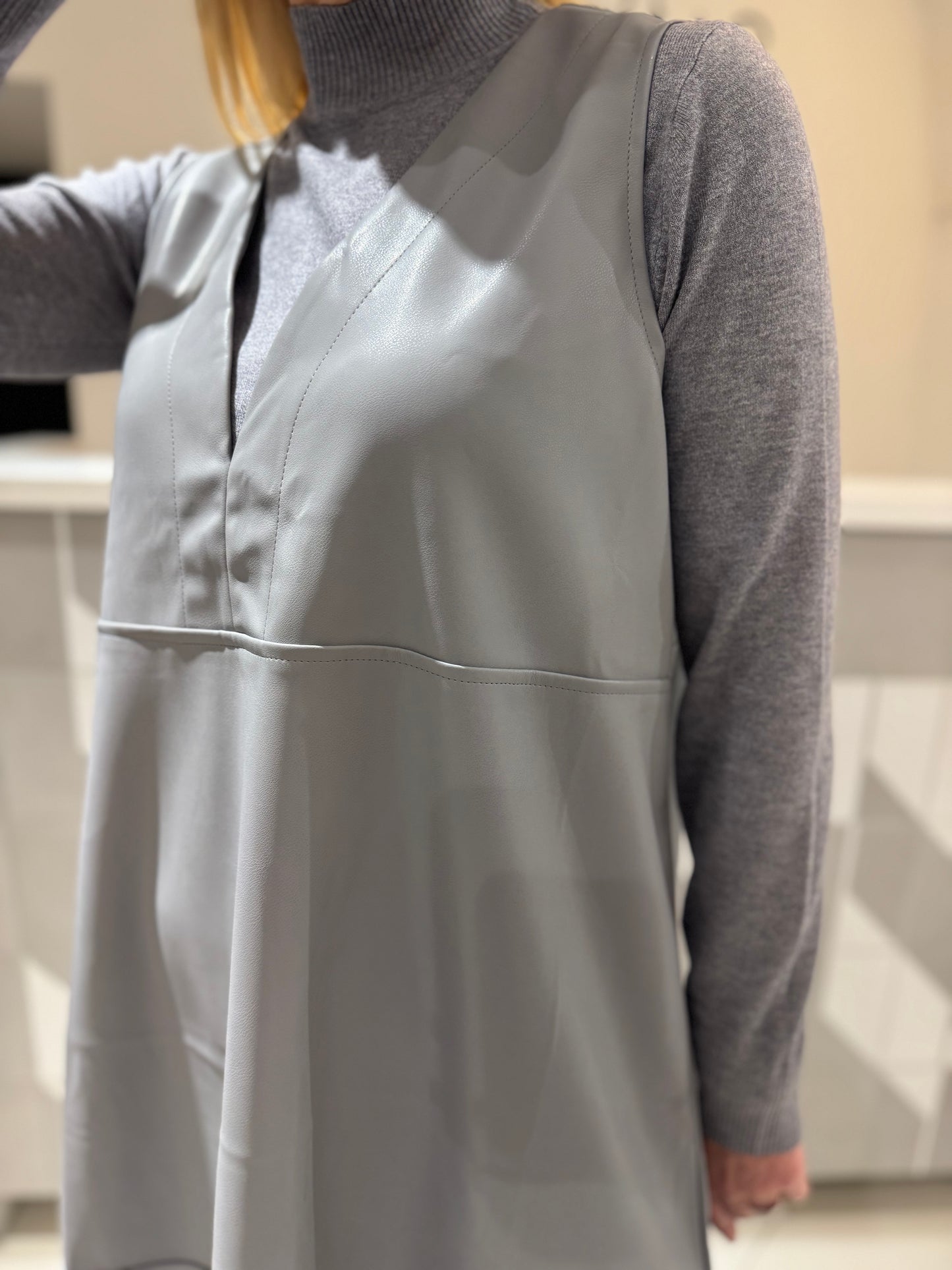 Suknelė su eko odos  sarafanu (S171)