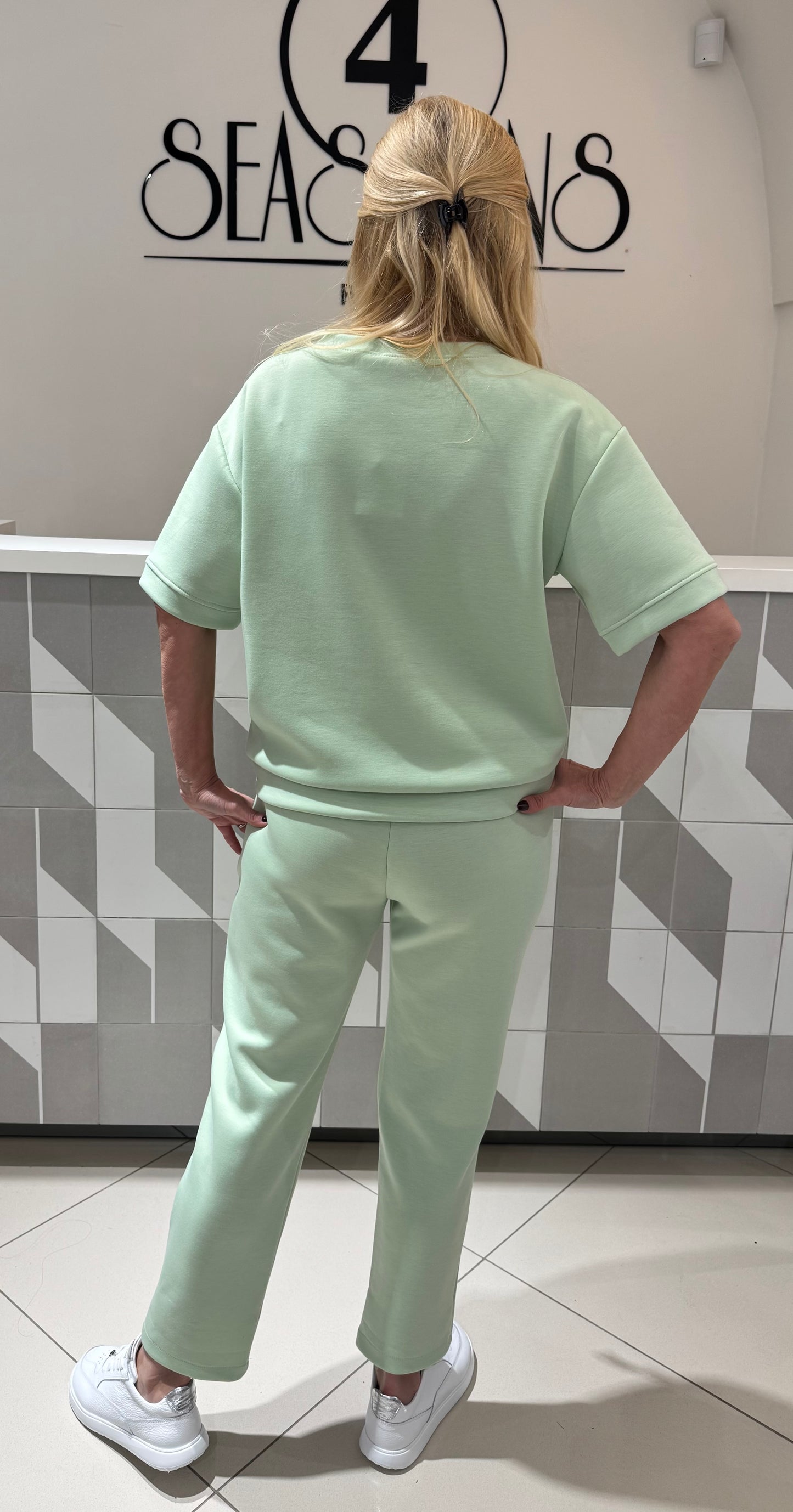 Laisvalaikio kostiumas trumpomis rankovėmis (ko209)