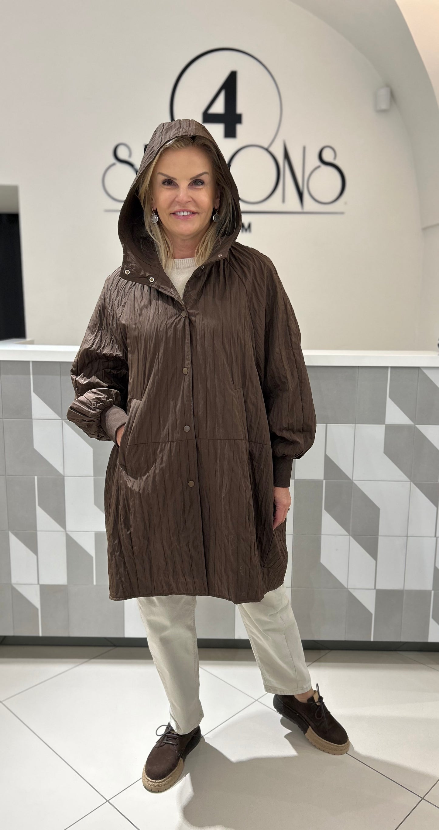 Pusilgė striukė (b228)