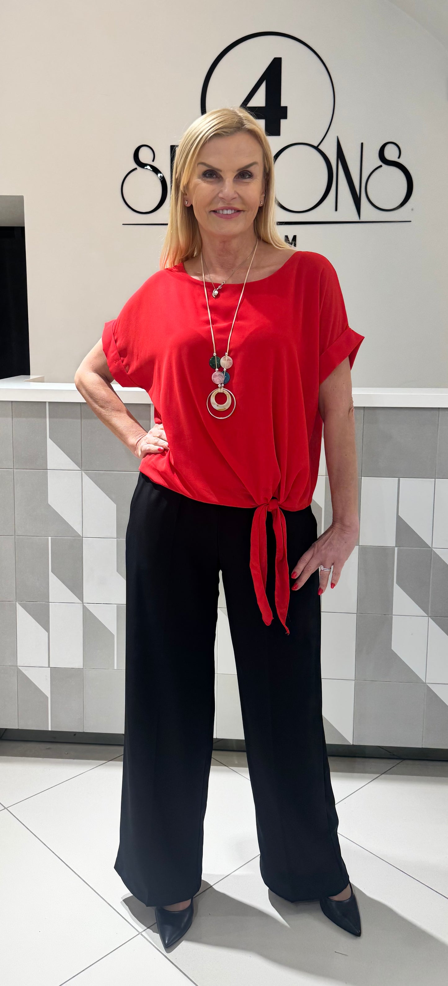 Palaidinė su papuošalu (P970)