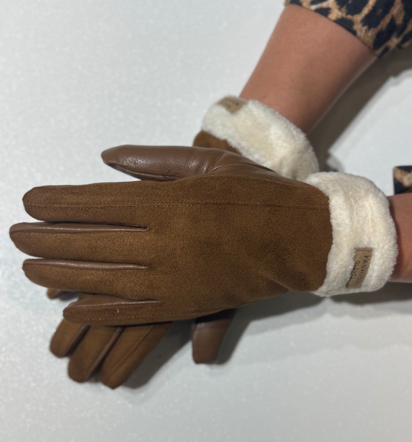 Pirštinės su kailiuku (D88)