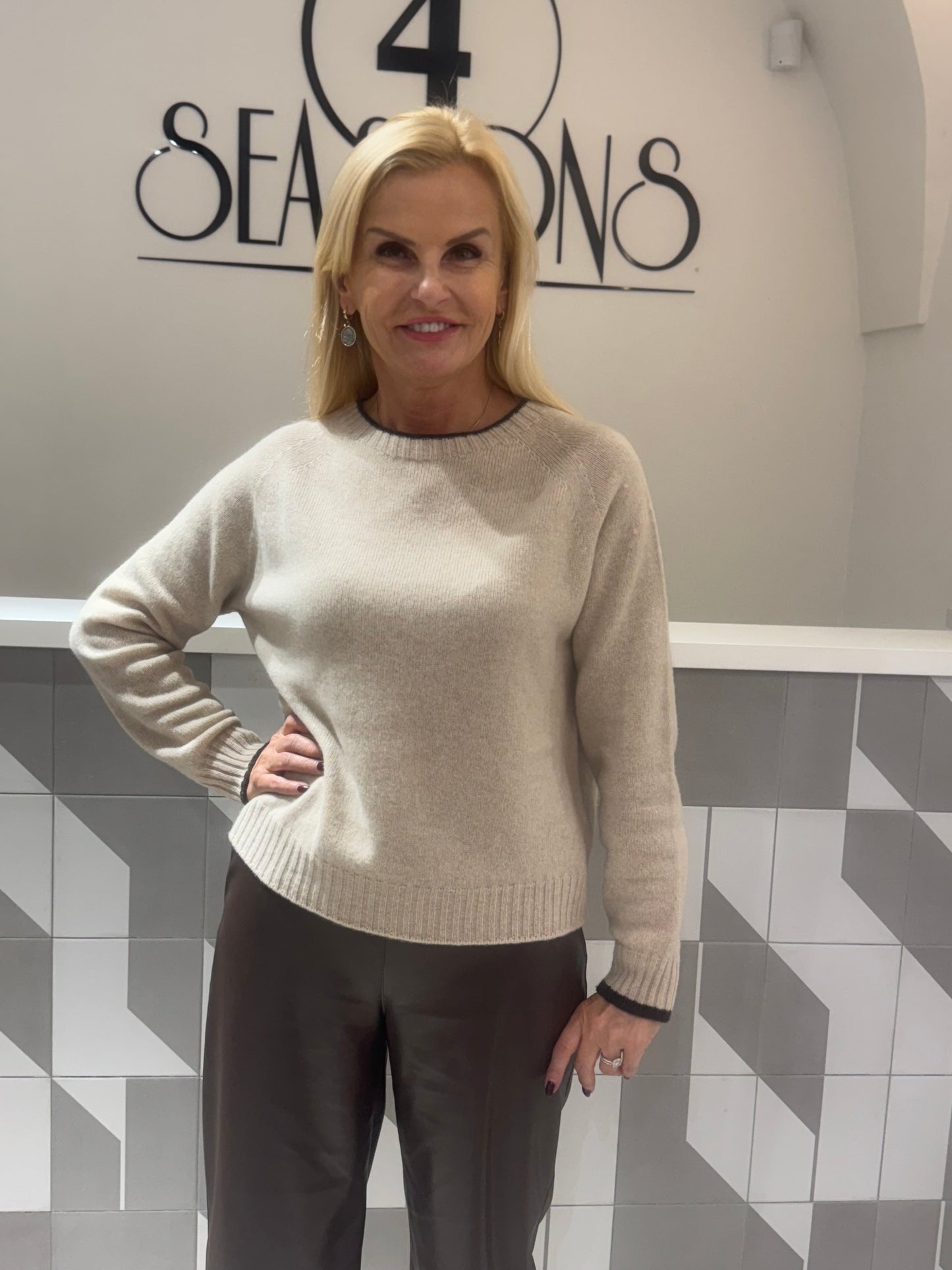 Lanos vilnos megztinis (M449)