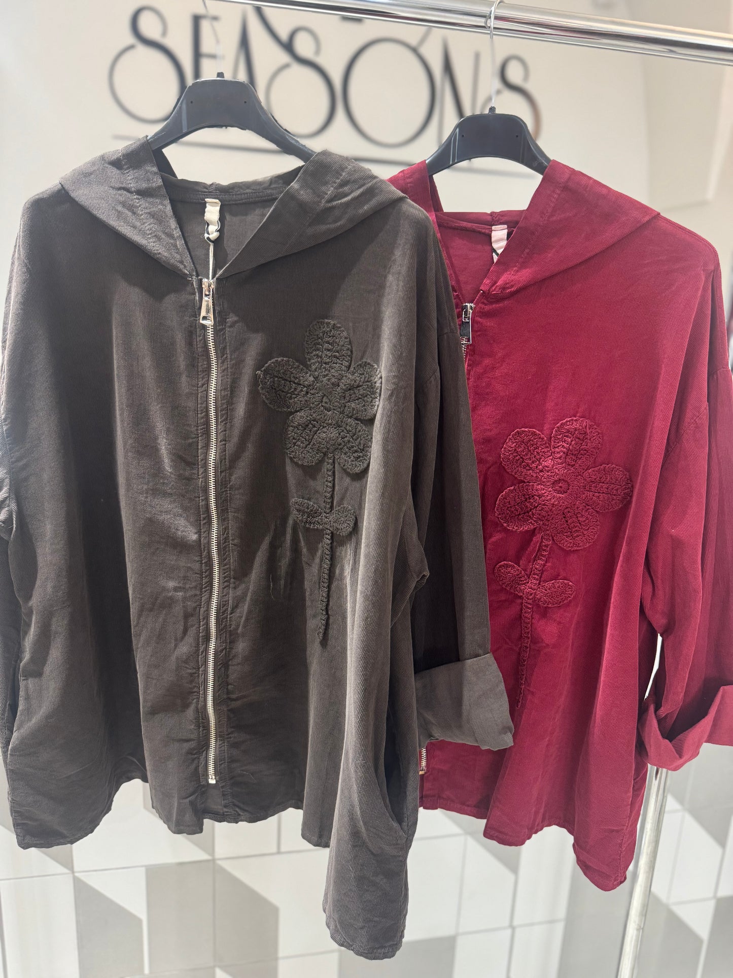 Smulkaus velvetinio audinio bliuzonas su užtrauktuku (Sv152)