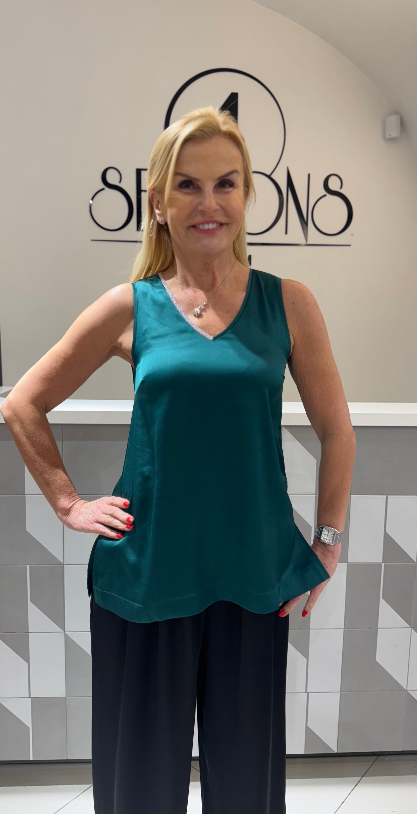 Palaidinė su grandinėle (P64)