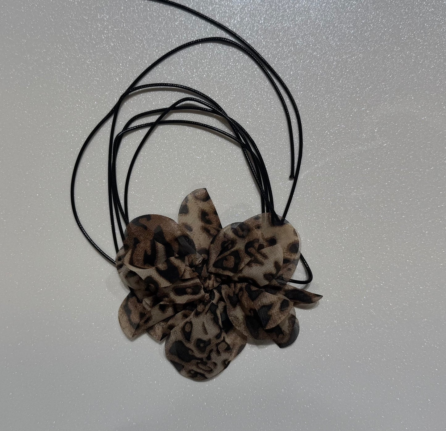 Kaklo papuošalas gėle (G4)