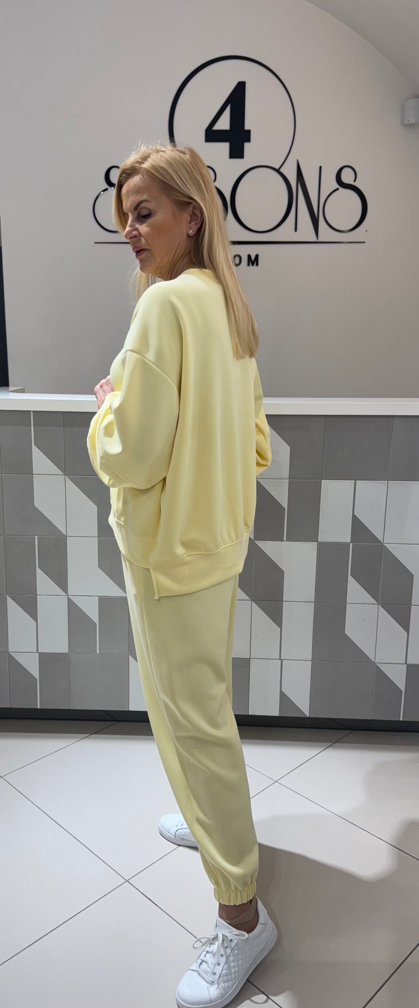Laisvalaikio kostiumas (ko198)