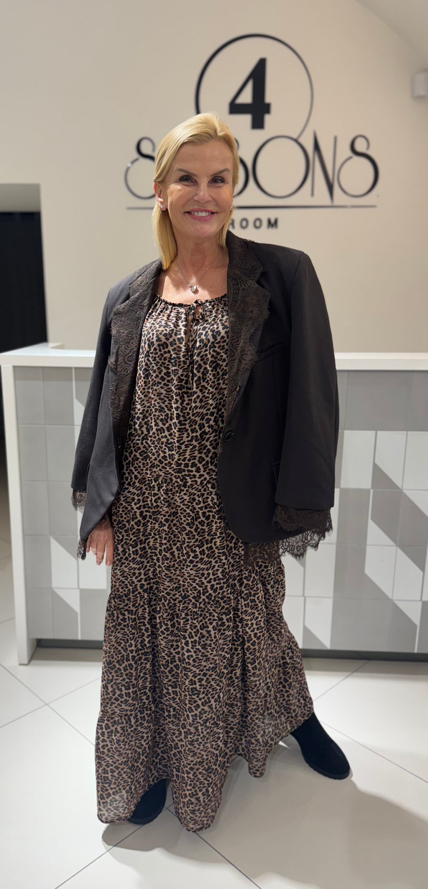 Švarkas su nėriniais Lumina (Šv155)