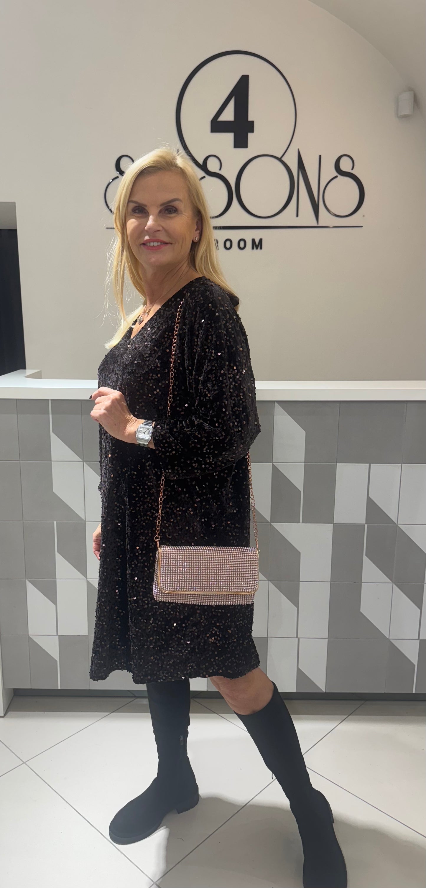 Rankinė su swarovskio akmenukais (R38)