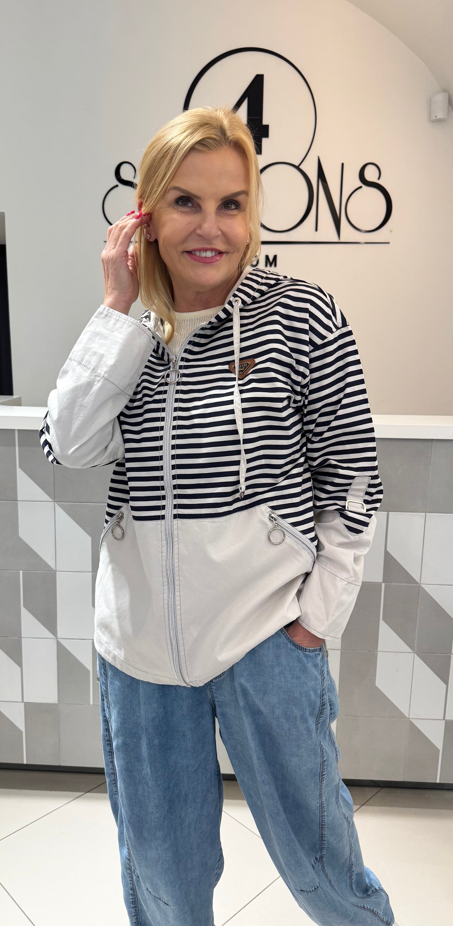 Vasarinė striukė didesniam dydžiui ( b248)