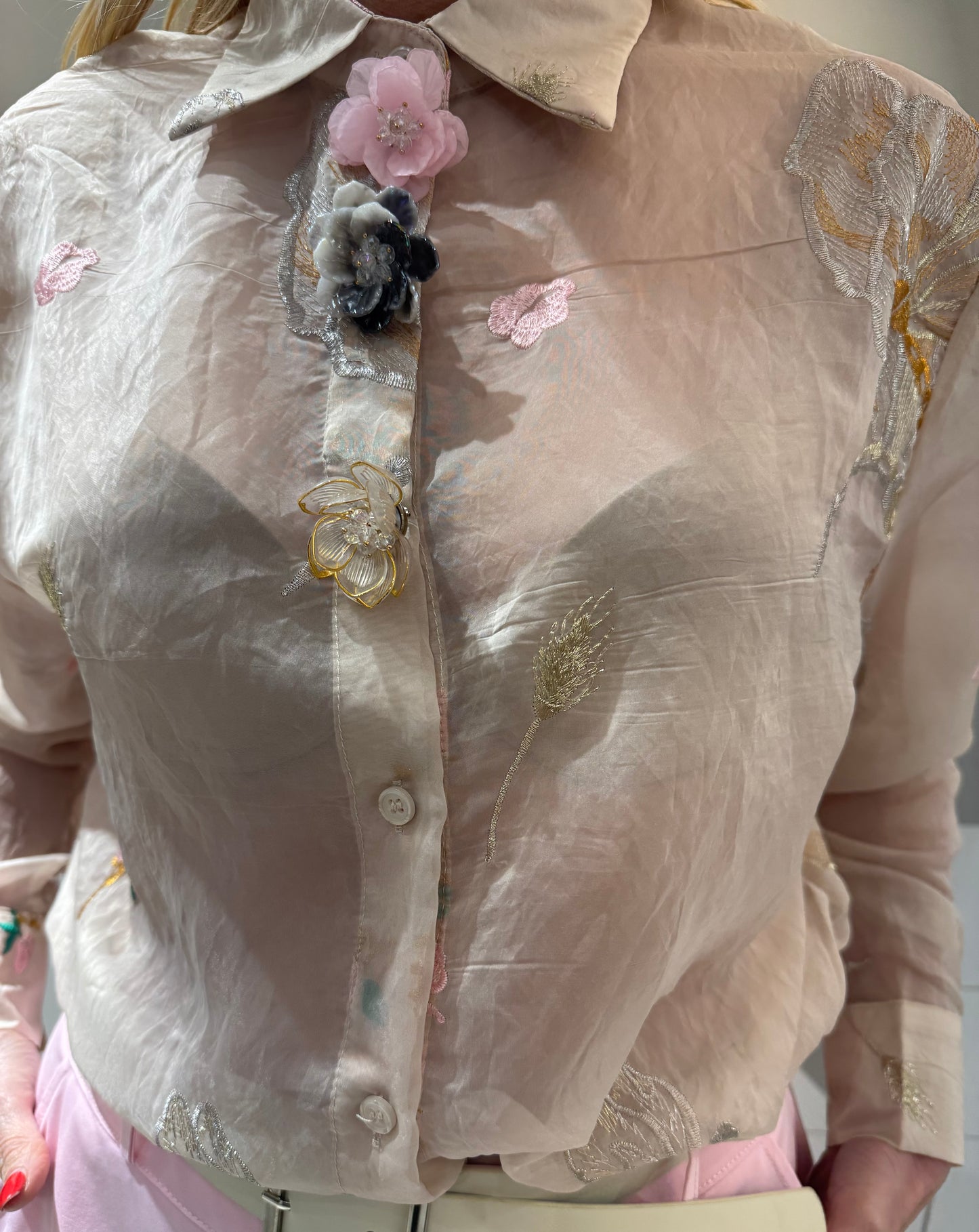 Siuvinėta susagstoma palaidinė (p858)