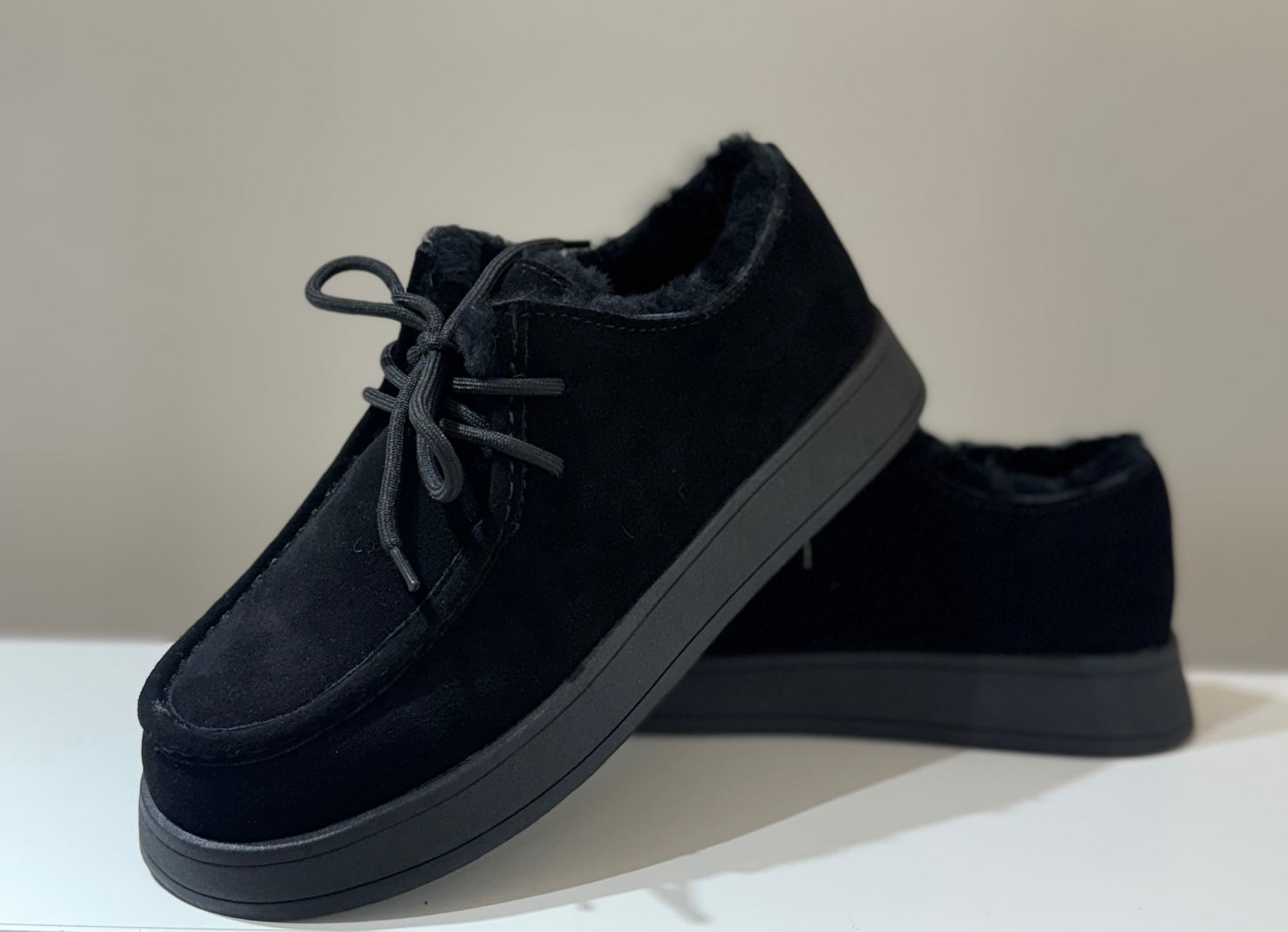 Batai su vilnos kailiu (Z33)