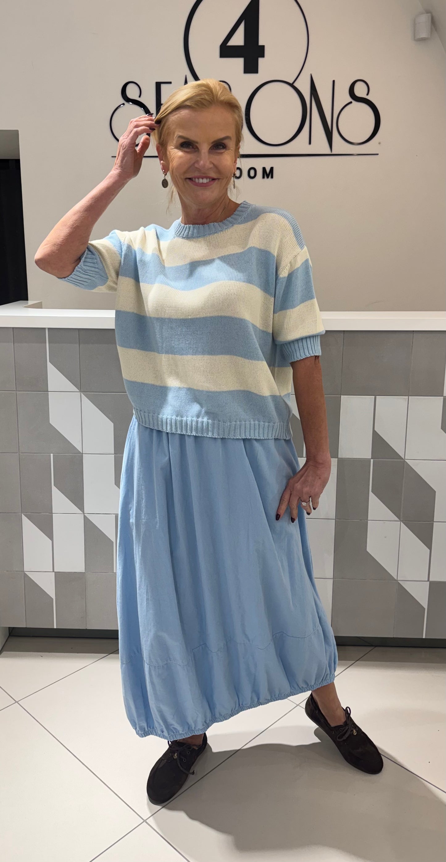 Dryžuotas megztukas trumpomis rankovėmis (m543)