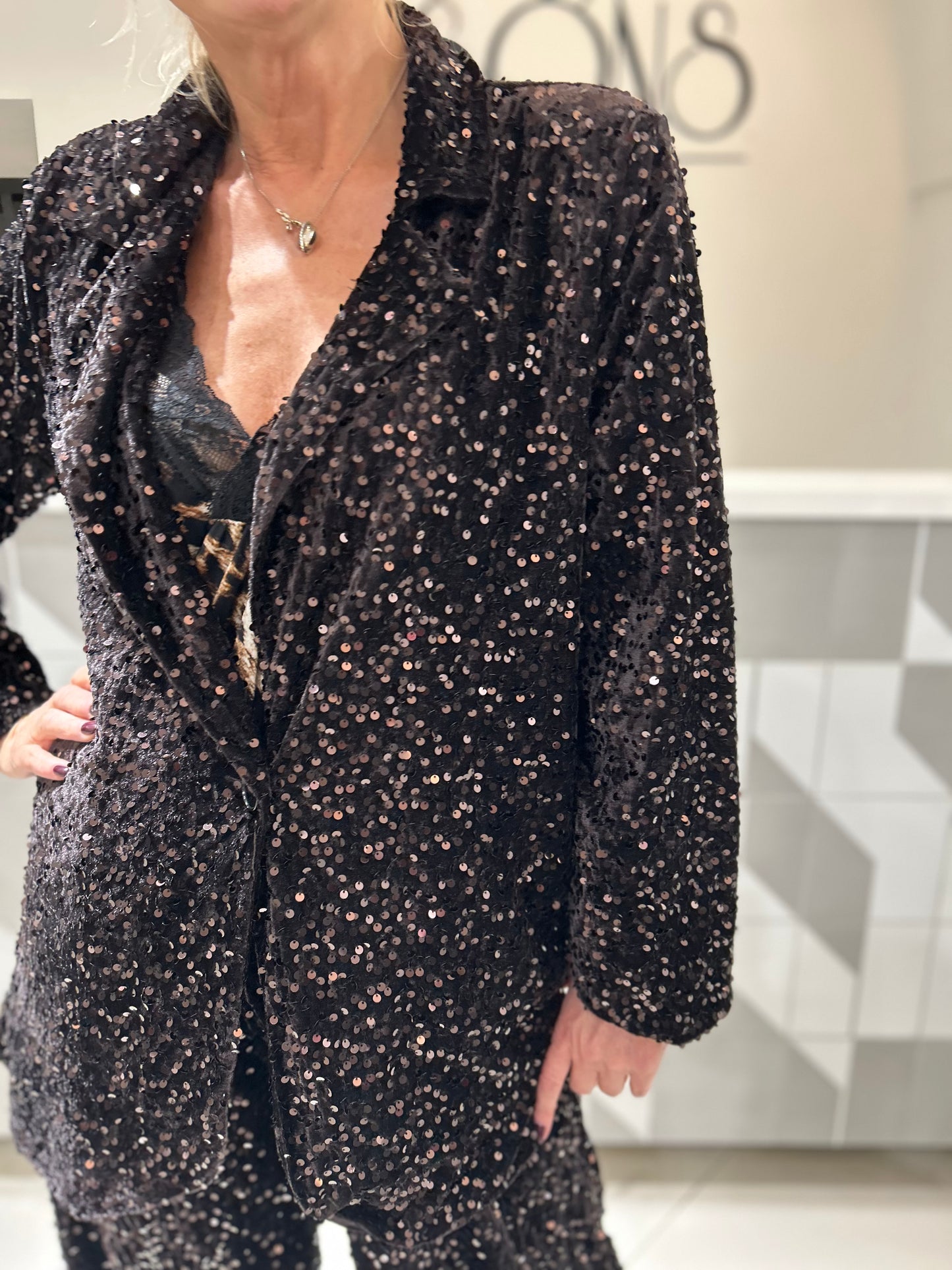 Švarkas su žvyneliais didesniam dydžiui (Sv154)