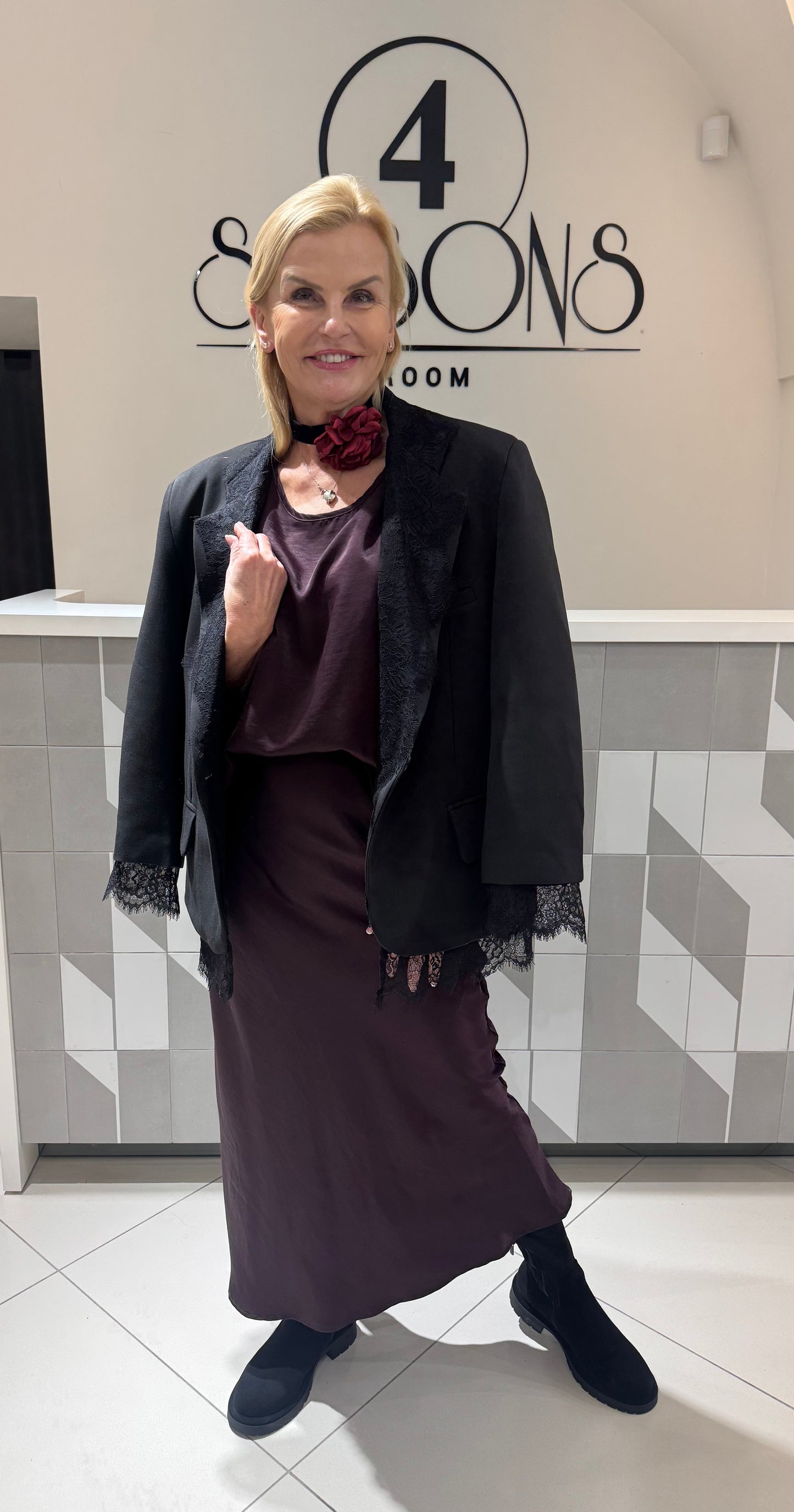 Švarkas su nėriniais Lumina (Šv155)