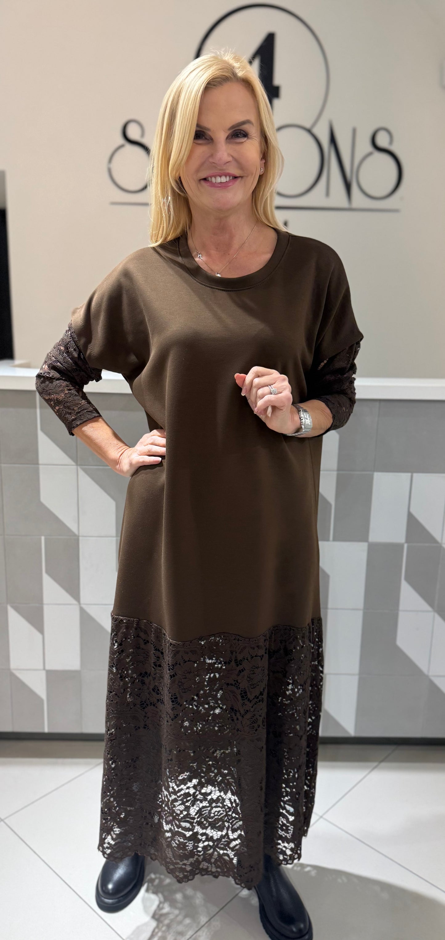 Ilga suknelė su neriniais (S169)