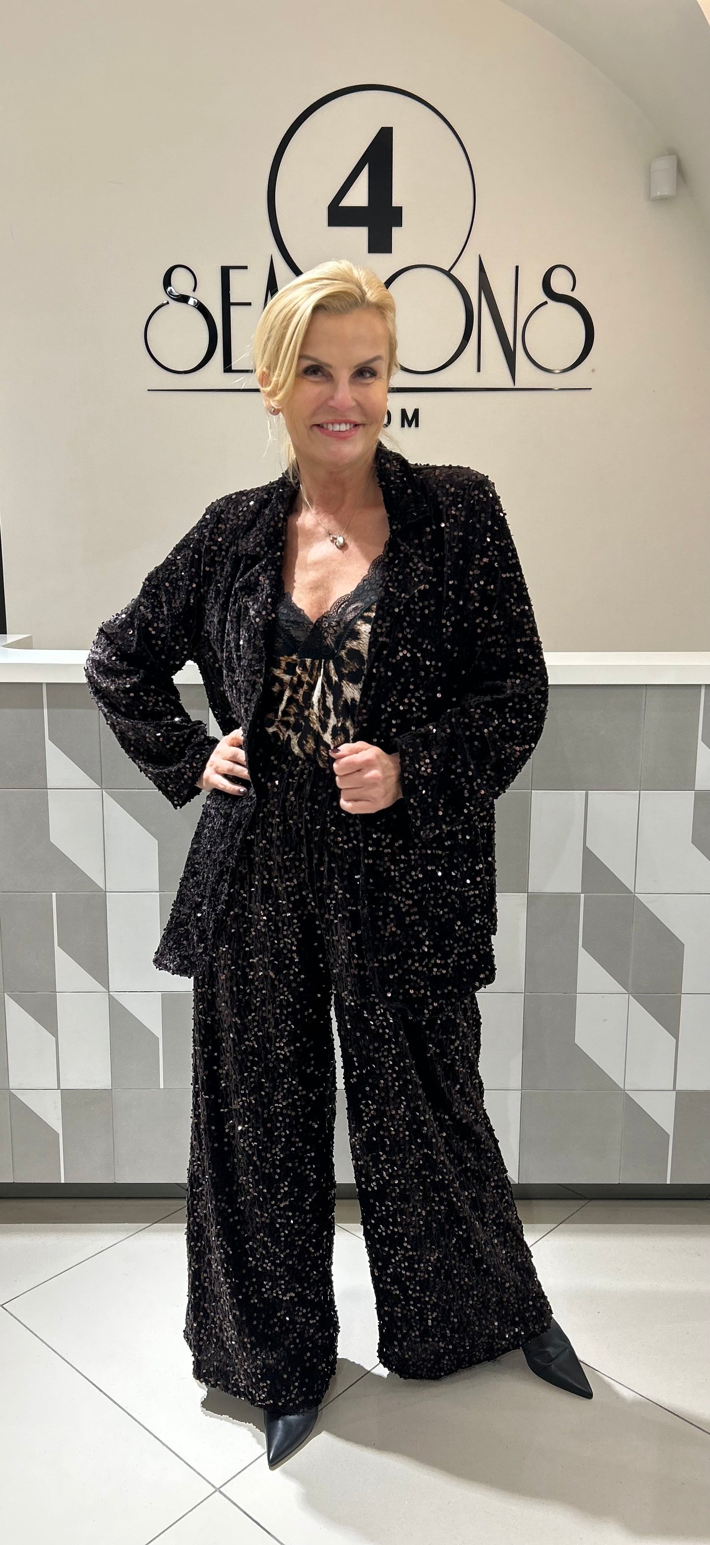 Švarkas su žvyneliais didesniam dydžiui (Sv154)