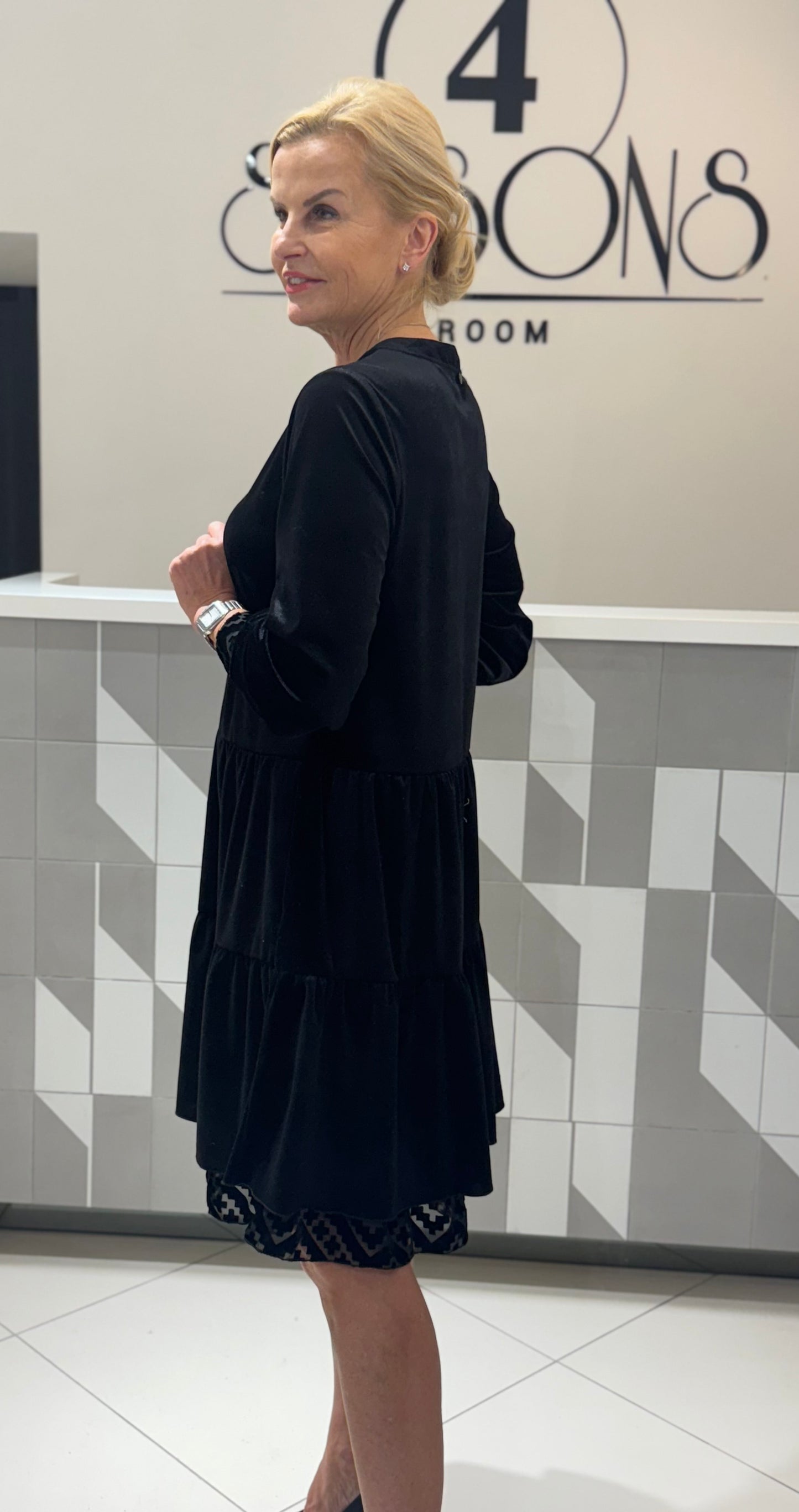 Suknelė veliūrinio audinio (S163)