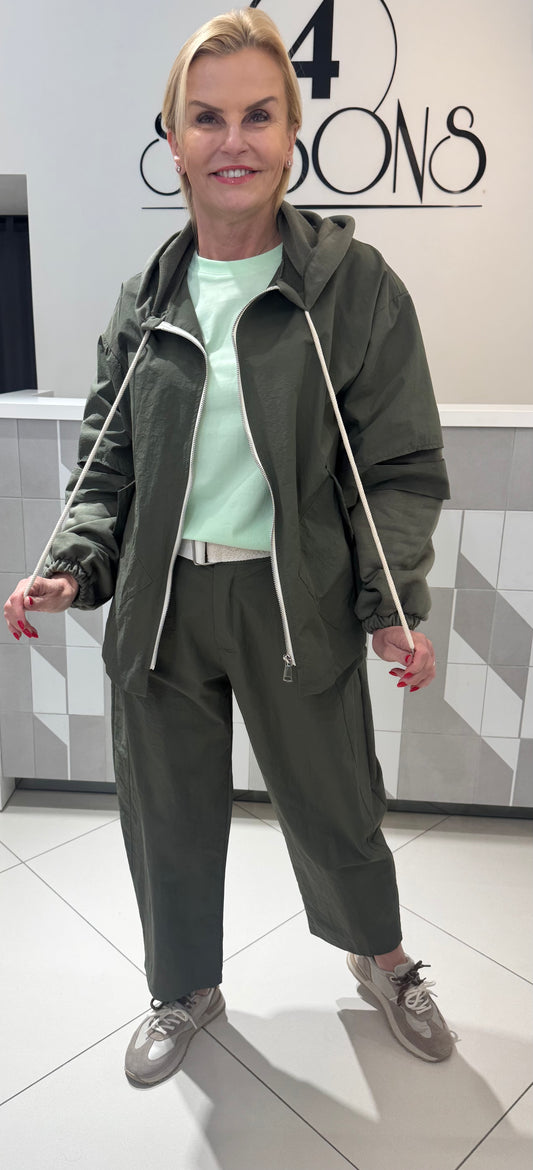 Laisvalaikio kostiumas (ko235)