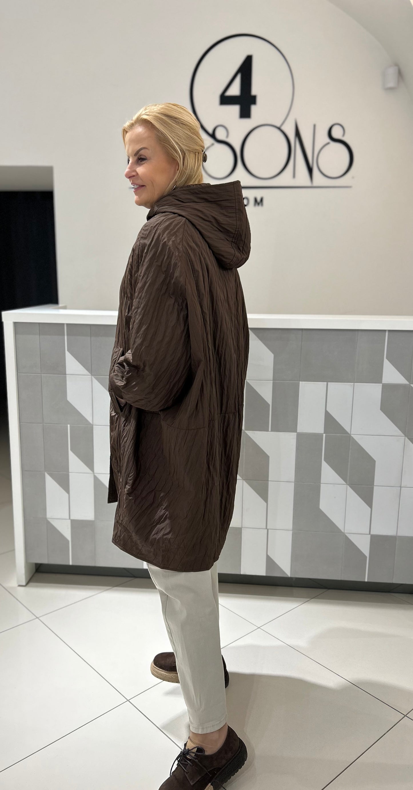 Pusilgė striukė (b228)