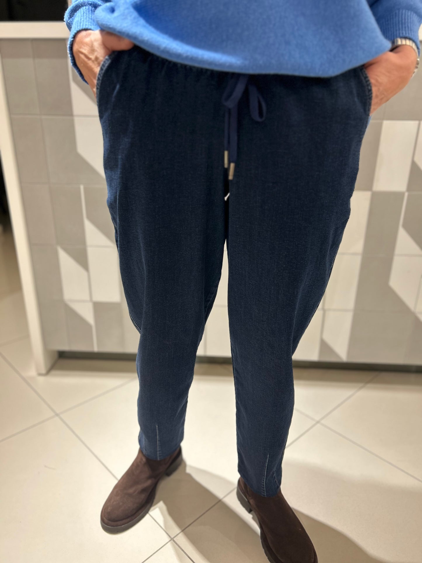 Džinsai su raišteliais didesniam dydžiui (K548)