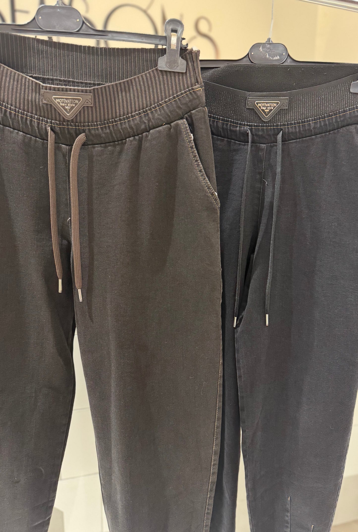 Džinsai su raišteliais didesniam dydžiui (K548)