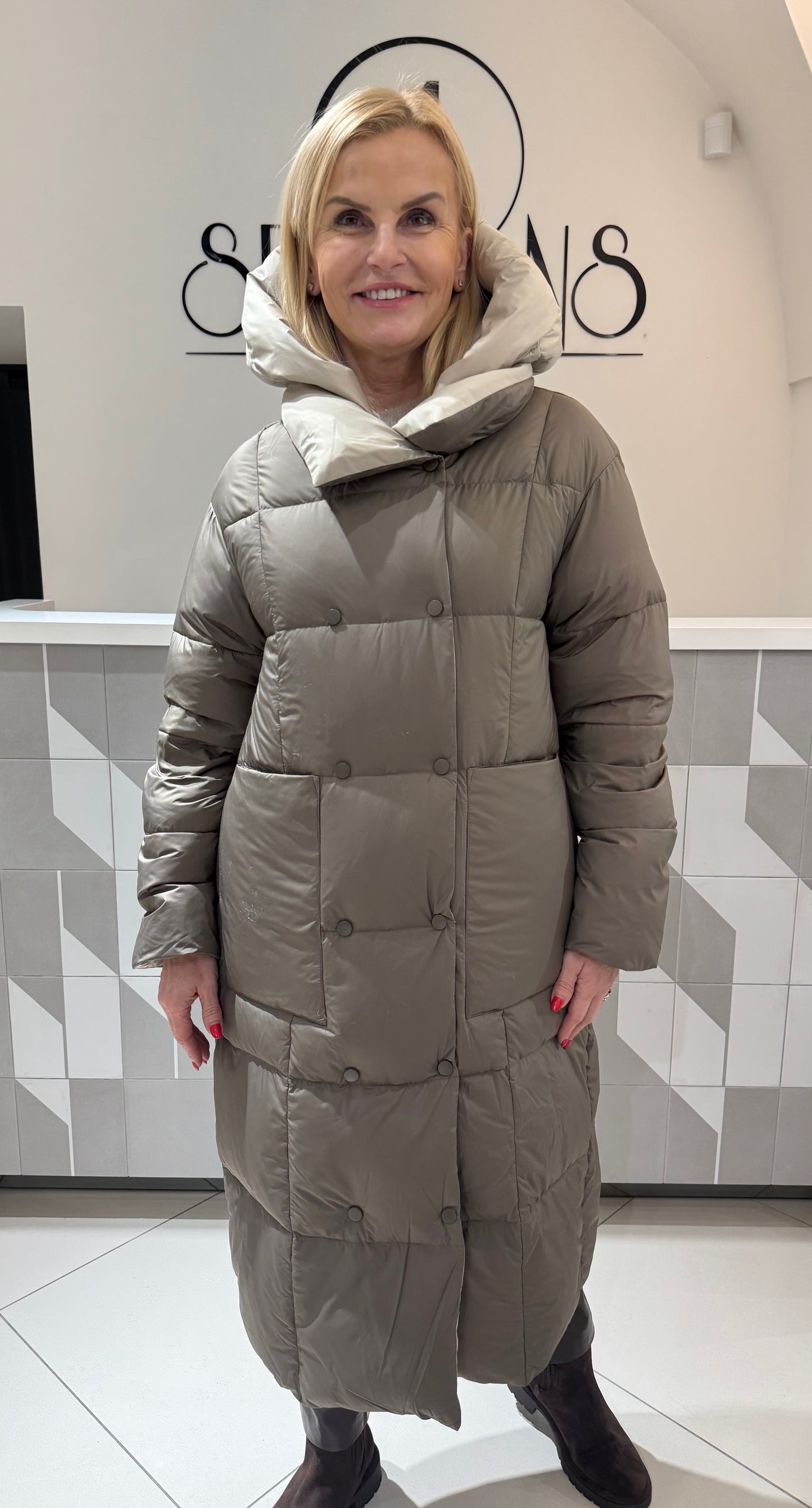 Ilga dvipuse pūkinė striukė (B214) modelis didintas