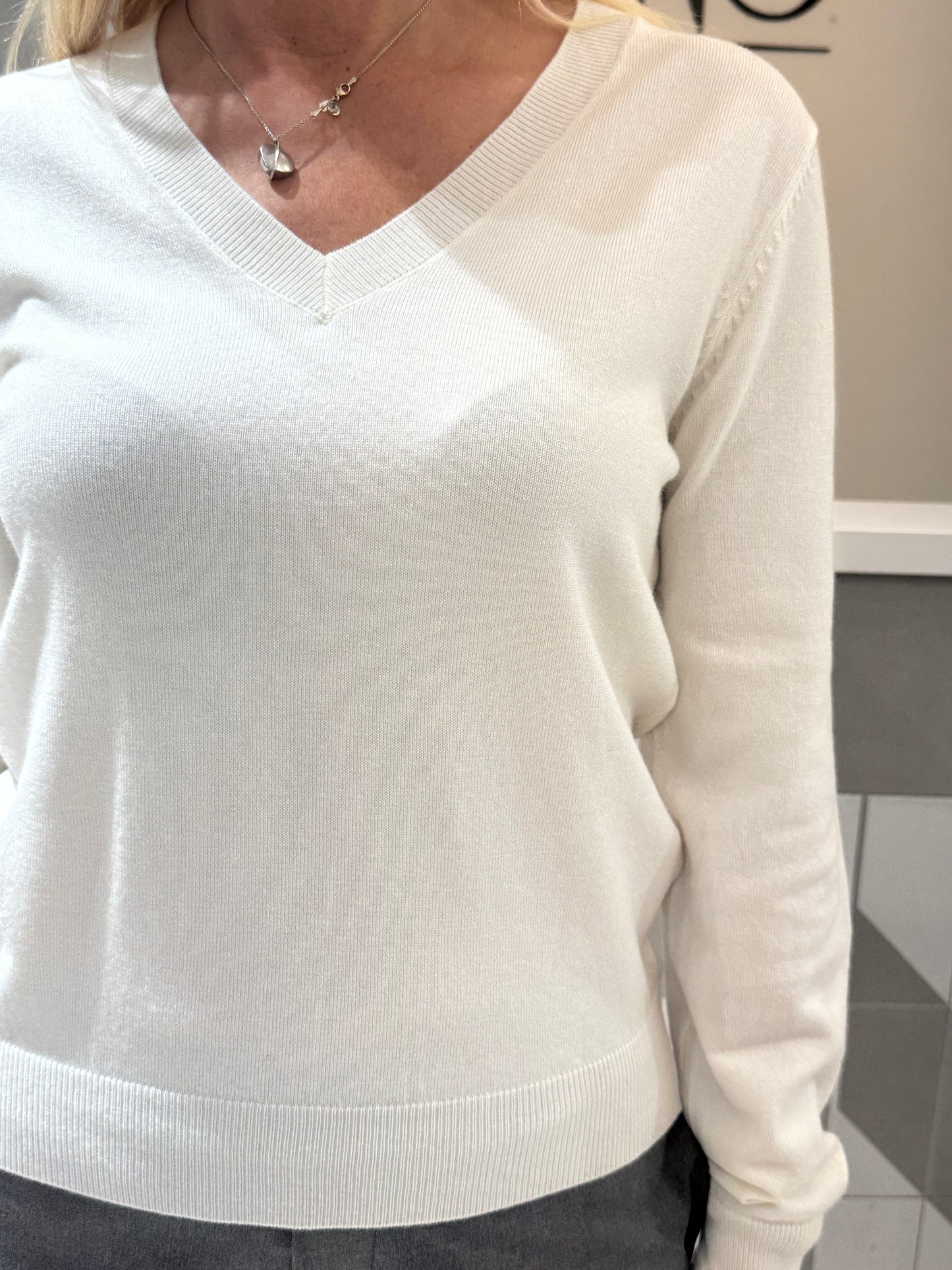 Megztukas V kaklu (M465)